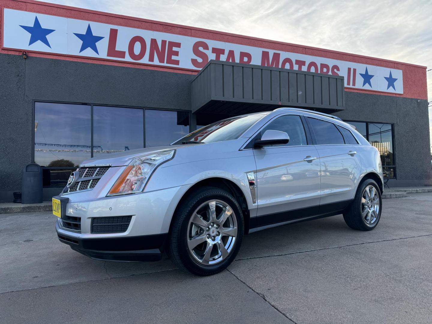 2011 SILVER /Black CADILLAC SRX LUXURY Luxury Collection 4dr SUV (3GYFNAEYXBS) with an 3.0L V6 engine, Automatic 6-Speed transmission, located at 5900 E. Lancaster Ave., Fort Worth, TX, 76112, (817) 457-5456, 0.000000, 0.000000 - This is a 2011 Cadillac SRX Luxury Collection 4dr SUV that is in excellent condition. There are no dents or scratches. The interior is clean with no rips or tears or stains. All power windows, door locks and seats. Ice cold AC for those hot Texas summer days. It is equipped with a CD player, AM/FM r - Photo#1