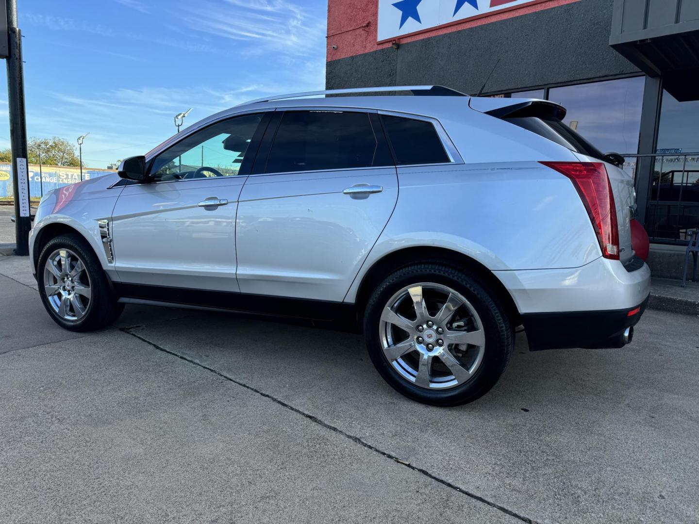 2011 SILVER /Black CADILLAC SRX LUXURY Luxury Collection 4dr SUV (3GYFNAEYXBS) with an 3.0L V6 engine, Automatic 6-Speed transmission, located at 5900 E. Lancaster Ave., Fort Worth, TX, 76112, (817) 457-5456, 0.000000, 0.000000 - This is a 2011 Cadillac SRX Luxury Collection 4dr SUV that is in excellent condition. There are no dents or scratches. The interior is clean with no rips or tears or stains. All power windows, door locks and seats. Ice cold AC for those hot Texas summer days. It is equipped with a CD player, AM/FM r - Photo#7