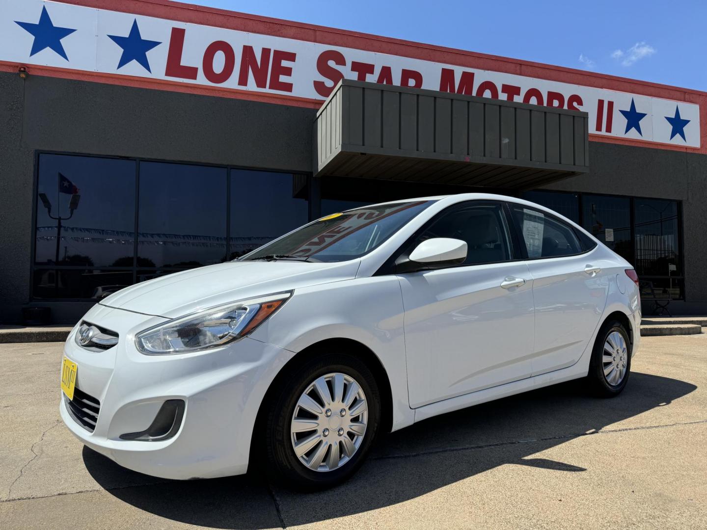 2017 WHITE HYUNDAI ACCENT SE (KMHCT4AE3HU) , located at 5900 E. Lancaster Ave., Fort Worth, TX, 76112, (817) 457-5456, 0.000000, 0.000000 - This is a 2017 HYUNDAI ACCENT 4 DR SEDAN that is in excellent condition. The interior is clean with no rips or tears or stains. All power windows, door locks and seats. Ice cold AC for those hot Texas summer days. It is equipped with a CD player, AM/FM radio, AUX port, Bluetooth connectivity and Sir - Photo#1