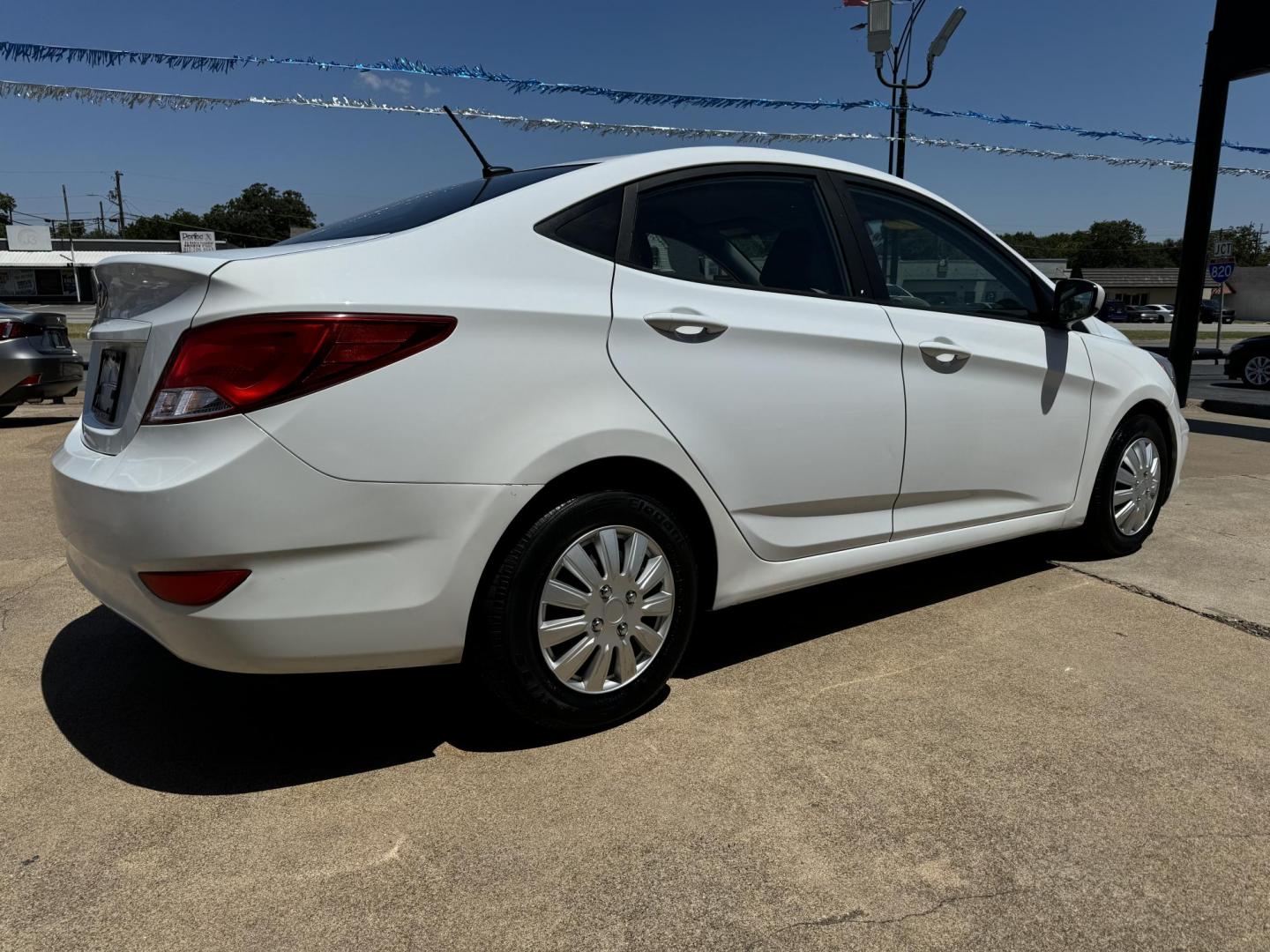 2017 WHITE HYUNDAI ACCENT SE (KMHCT4AE3HU) , located at 5900 E. Lancaster Ave., Fort Worth, TX, 76112, (817) 457-5456, 0.000000, 0.000000 - This is a 2017 HYUNDAI ACCENT 4 DR SEDAN that is in excellent condition. The interior is clean with no rips or tears or stains. All power windows, door locks and seats. Ice cold AC for those hot Texas summer days. It is equipped with a CD player, AM/FM radio, AUX port, Bluetooth connectivity and Sir - Photo#4