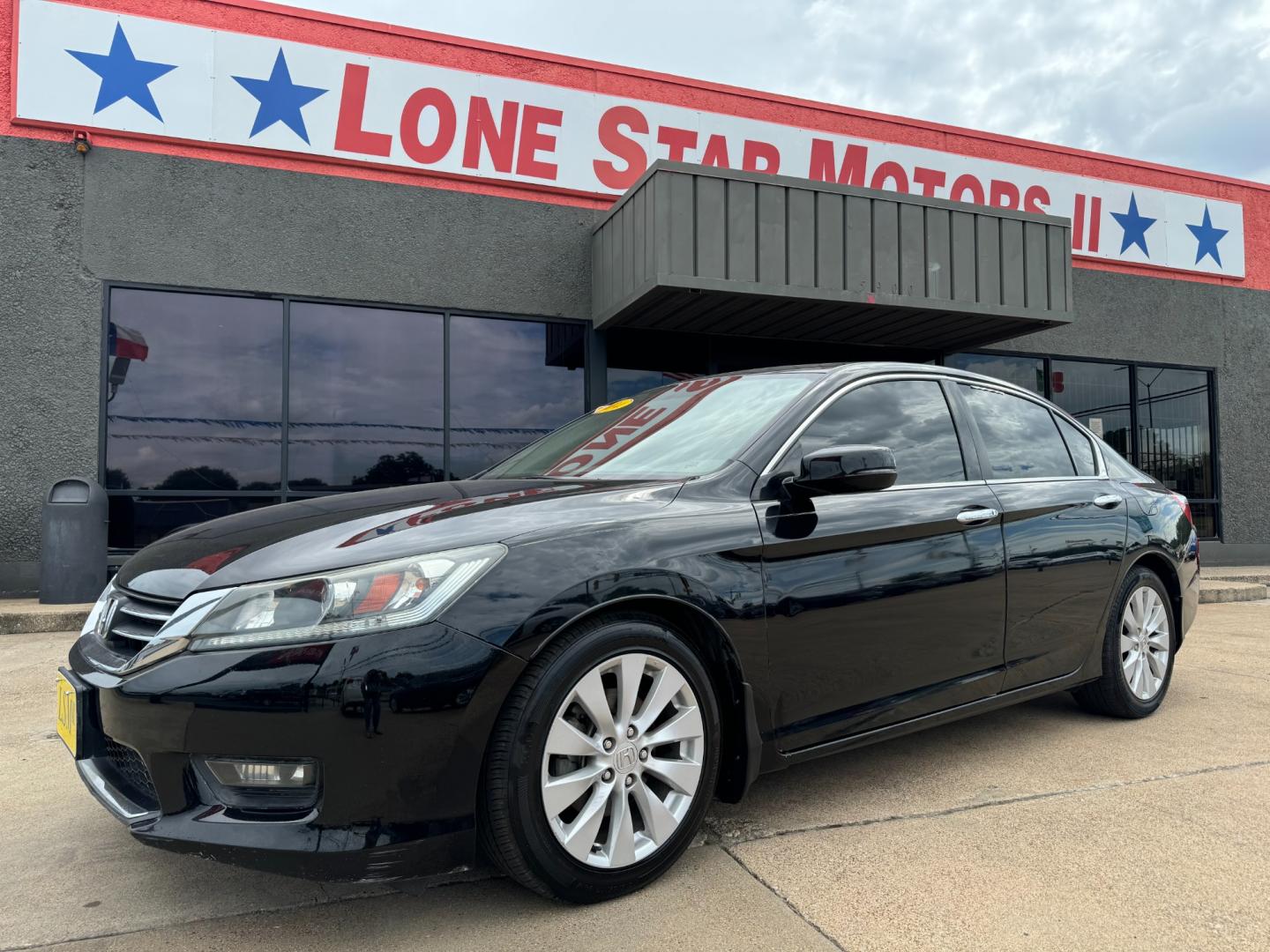 2014 BLACK HONDA ACCORD EX (1HGCR2F72EA) , located at 5900 E. Lancaster Ave., Fort Worth, TX, 76112, (817) 457-5456, 0.000000, 0.000000 - This is a 2014 HONDA ACCORD EX 4 DR SEDAN that is in excellent condition. The interior is clean with no rips or tears or stains. All power windows, door locks and seats. Ice cold AC for those hot Texas summer days. It is equipped with a CD player, AM/FM radio, AUX port, Bluetooth connectivity and Si - Photo#0