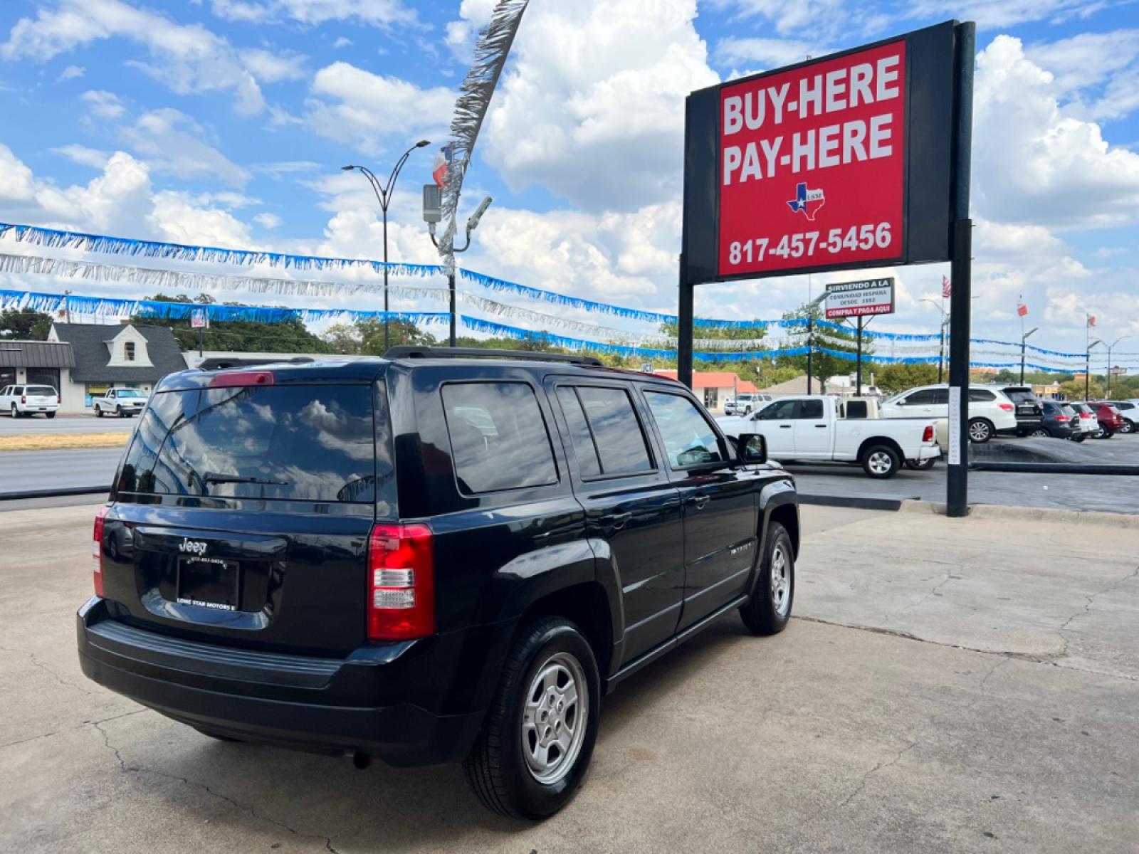 2017 BLACK /Gray JEEP PATRIOT SPORT Sport 4dr SUV (1C4NJPBA5HD) with an 2.0L I4 engine, CVT transmission, located at 5900 E. Lancaster Ave., Fort Worth, TX, 76112, (817) 457-5456, 0.000000, 0.000000 - This is a 2017 Jeep Patriot Sport 4dr SUV that is in excellent condition. There are no dents or scratches. The interior is clean with no rips or tears or stains. All power windows, door locks and seats. Ice cold AC for those hot Texas summer days. It is equipped with a CD player, AM/FM radio, AUX po - Photo #5