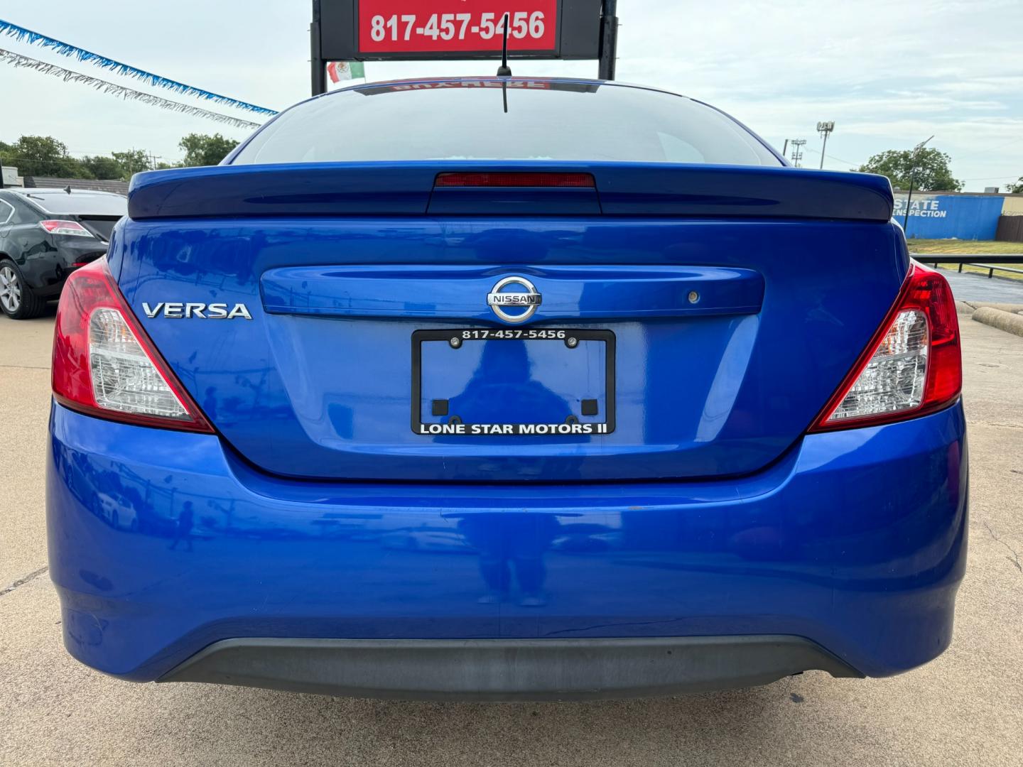 2017 BLUE /Gray NISSAN VERSA S; SL; SV 1.6 S 4dr Sedan 4A (3N1CN7AP0HL) with an 1.6L I4 engine, Automatic 4-Speed transmission, located at 5900 E. Lancaster Ave., Fort Worth, TX, 76112, (817) 457-5456, 0.000000, 0.000000 - This is a 2017 Nissan Versa 1.6 S 4dr Sedan 4A that is in excellent condition. There are no dents or scratches. The interior is clean with no rips or tears or stains. All power windows, door locks and seats. Ice cold AC for those hot Texas summer days. It is equipped with a CD player, AM/FM radio, A - Photo#4