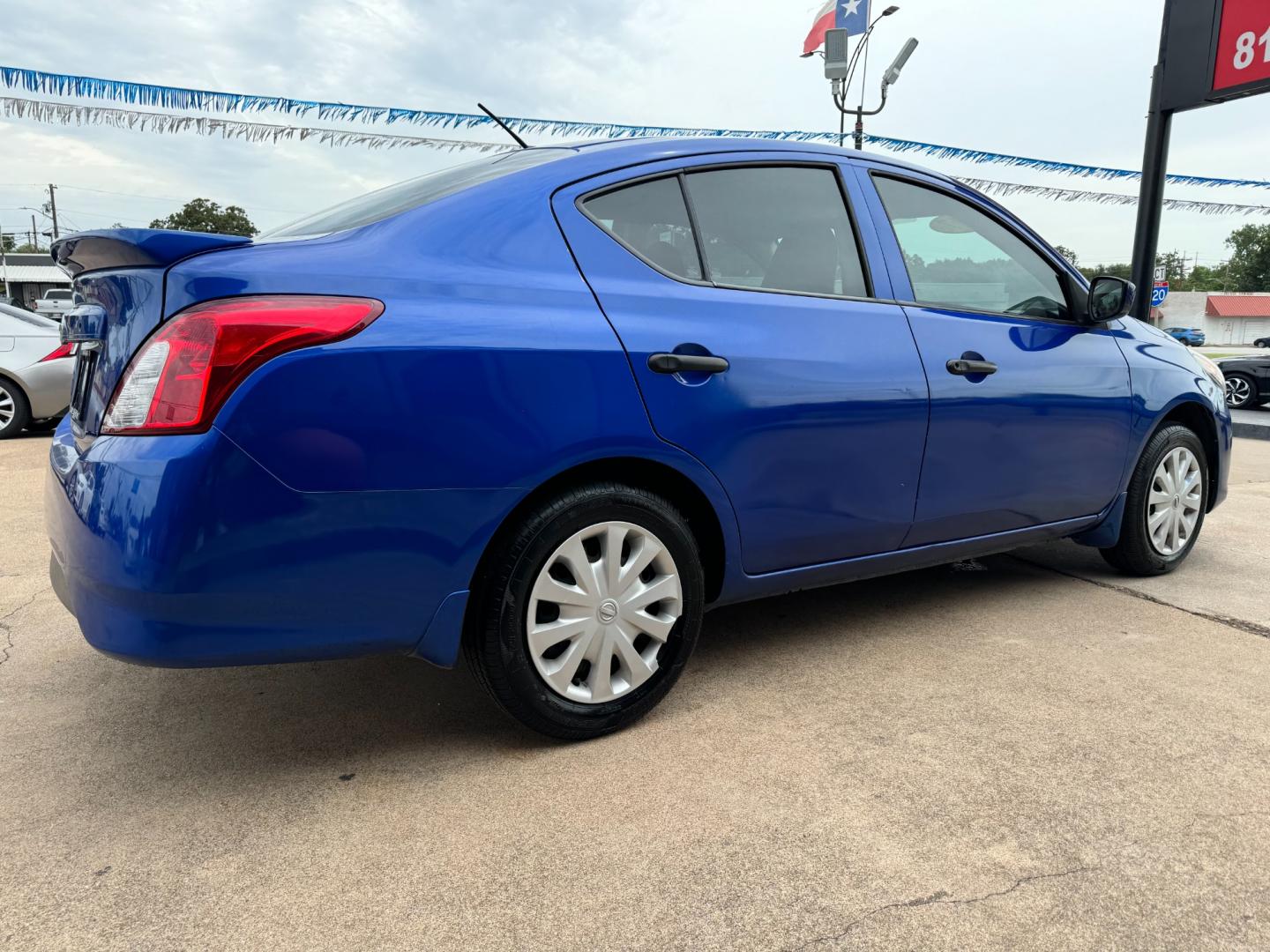 2017 BLUE /Gray NISSAN VERSA S; SL; SV 1.6 S 4dr Sedan 4A (3N1CN7AP0HL) with an 1.6L I4 engine, Automatic 4-Speed transmission, located at 5900 E. Lancaster Ave., Fort Worth, TX, 76112, (817) 457-5456, 0.000000, 0.000000 - This is a 2017 Nissan Versa 1.6 S 4dr Sedan 4A that is in excellent condition. There are no dents or scratches. The interior is clean with no rips or tears or stains. All power windows, door locks and seats. Ice cold AC for those hot Texas summer days. It is equipped with a CD player, AM/FM radio, A - Photo#3