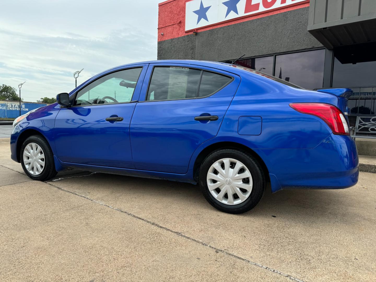 2017 BLUE /Gray NISSAN VERSA S; SL; SV 1.6 S 4dr Sedan 4A (3N1CN7AP0HL) with an 1.6L I4 engine, Automatic 4-Speed transmission, located at 5900 E. Lancaster Ave., Fort Worth, TX, 76112, (817) 457-5456, 0.000000, 0.000000 - This is a 2017 Nissan Versa 1.6 S 4dr Sedan 4A that is in excellent condition. There are no dents or scratches. The interior is clean with no rips or tears or stains. All power windows, door locks and seats. Ice cold AC for those hot Texas summer days. It is equipped with a CD player, AM/FM radio, A - Photo#6