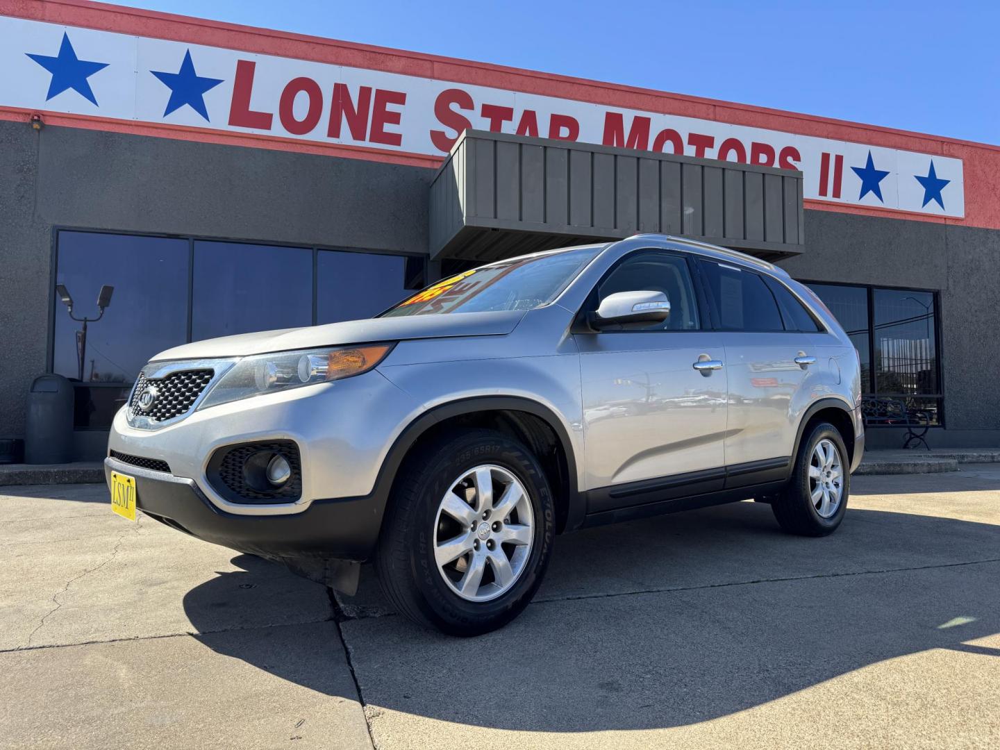 2013 SILVER KIA SORENTO EX; LX (5XYKT3A68DG) , located at 5900 E. Lancaster Ave., Fort Worth, TX, 76112, (817) 457-5456, 0.000000, 0.000000 - This is a 2013 KIA SORENTO EX; LX 4 DOOR SUV that is in excellent condition. There are no dents or scratches. The interior is clean with no rips or tears or stains. All power windows, door locks and seats. Ice cold AC for those hot Texas summer days. It is equipped with a CD player, AM/FM radio, AUX - Photo#1