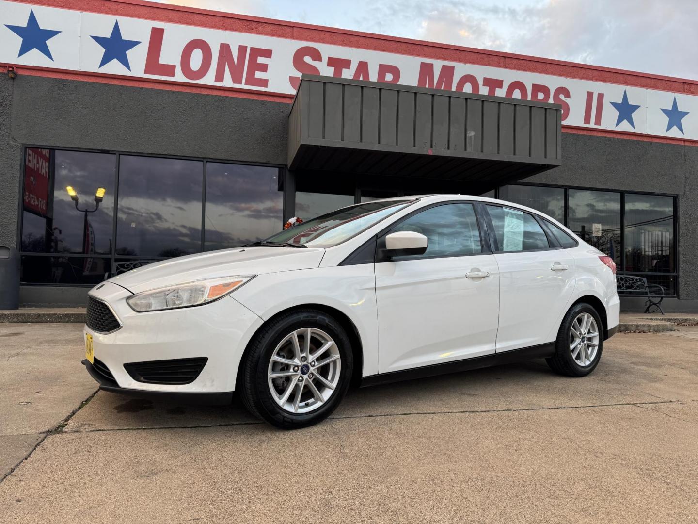 2018 Ford Focus SE photo 2