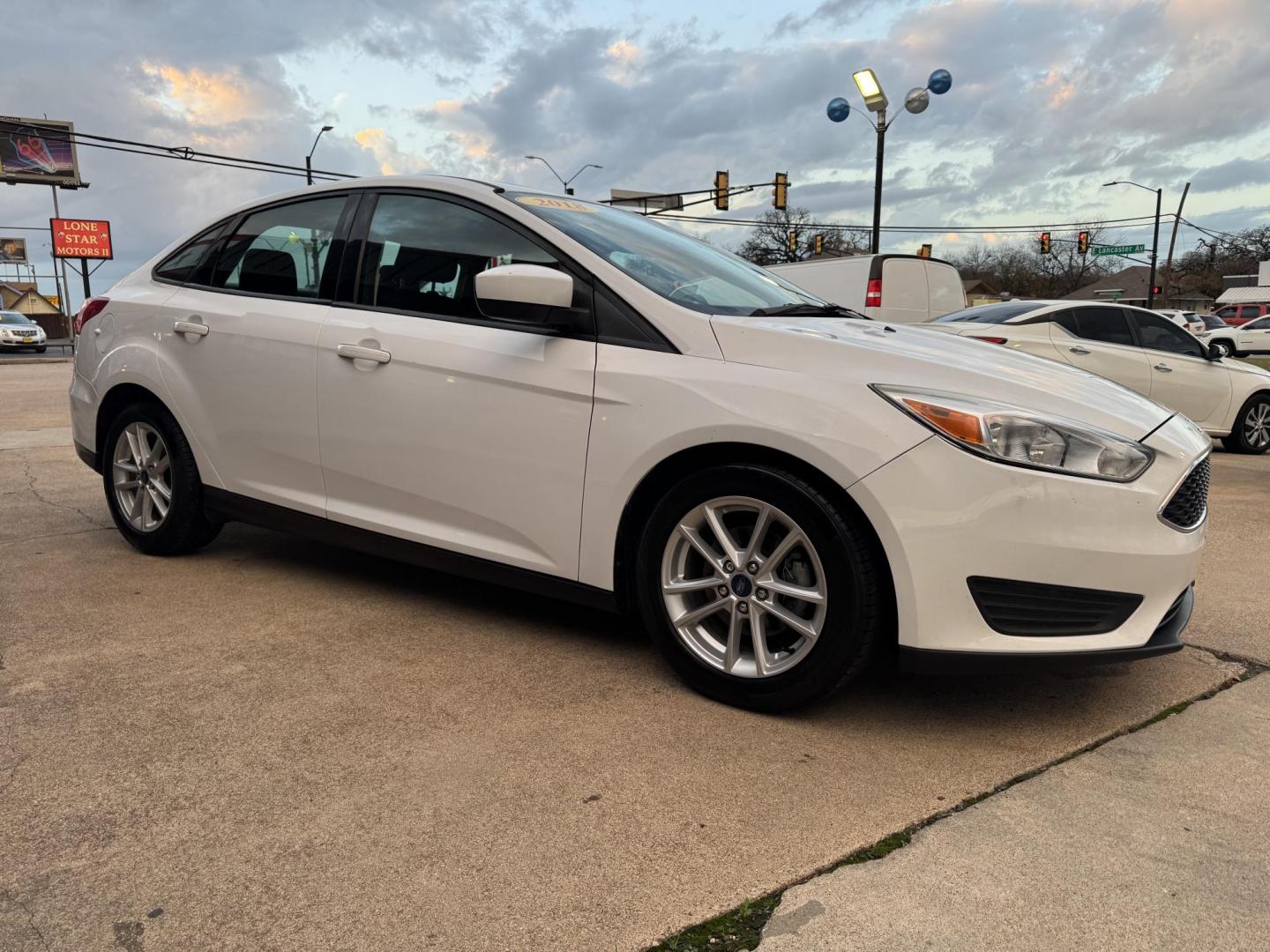 2018 Ford Focus SE photo 4