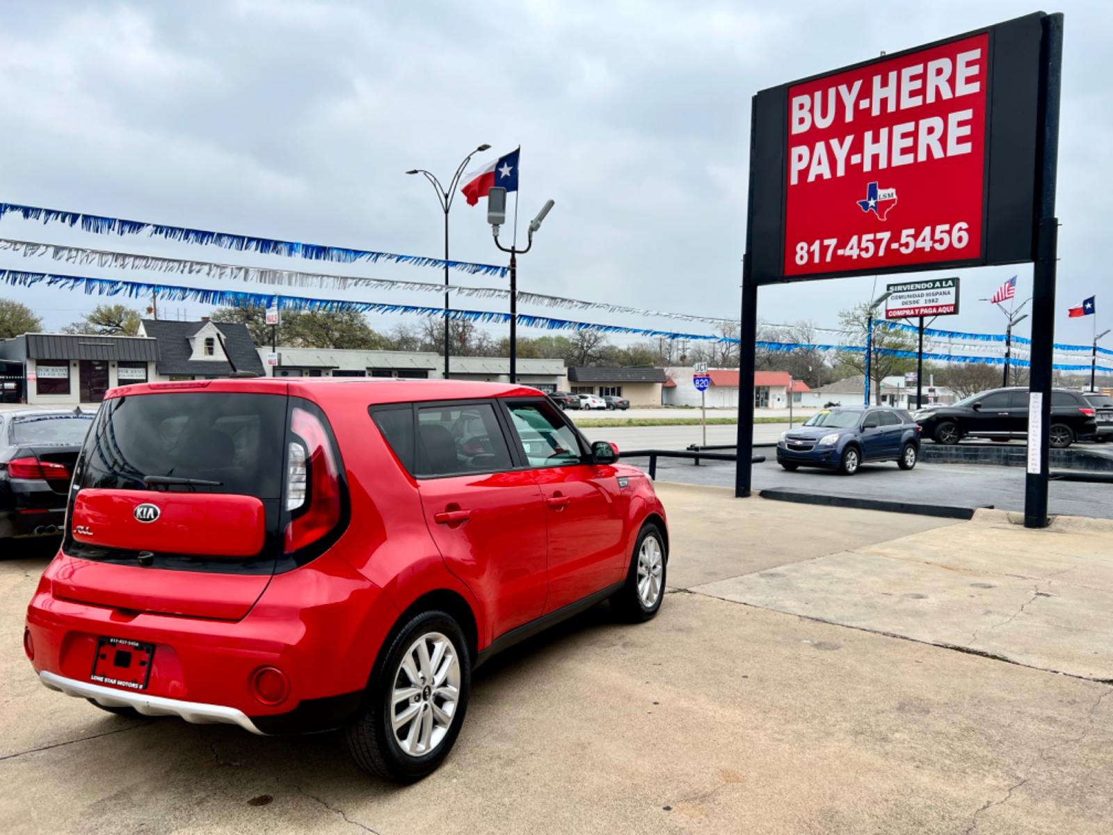 2018 RED KIA SOUL (KNDJP3A51J7) , located at 5900 E. Lancaster Ave., Fort Worth, TX, 76112, (817) 457-5456, 0.000000, 0.000000 - This is a 2018 KIA SOUL 4 DR WAGON that is in excellent condition. The interior is clean with no rips or tears or stains. All power windows, door locks and seats. Ice cold AC for those hot Texas summer days. It is equipped with a CD player, AM/FM radio, AUX port, Bluetooth connectivity and Sirius XM - Photo #6