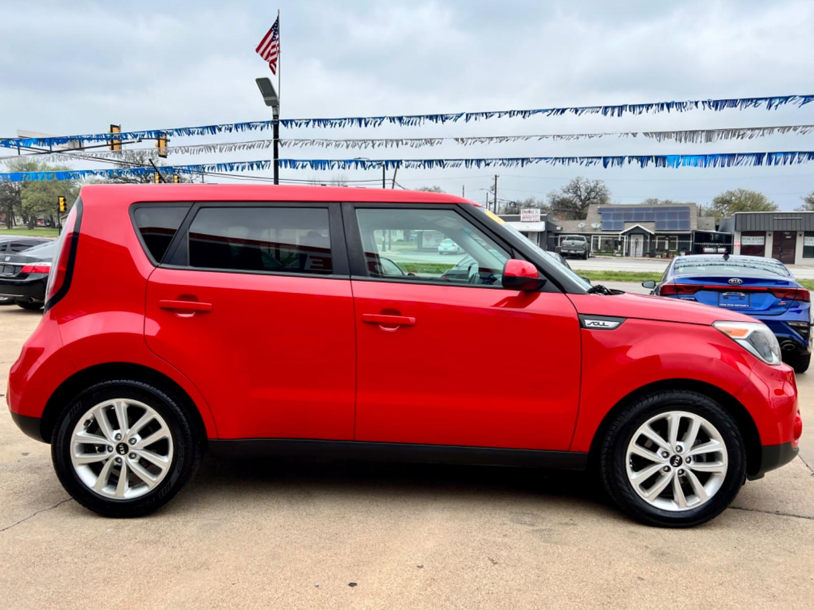 2018 RED KIA SOUL (KNDJP3A51J7) , located at 5900 E. Lancaster Ave., Fort Worth, TX, 76112, (817) 457-5456, 0.000000, 0.000000 - This is a 2018 KIA SOUL 4 DR WAGON that is in excellent condition. The interior is clean with no rips or tears or stains. All power windows, door locks and seats. Ice cold AC for those hot Texas summer days. It is equipped with a CD player, AM/FM radio, AUX port, Bluetooth connectivity and Sirius XM - Photo #7