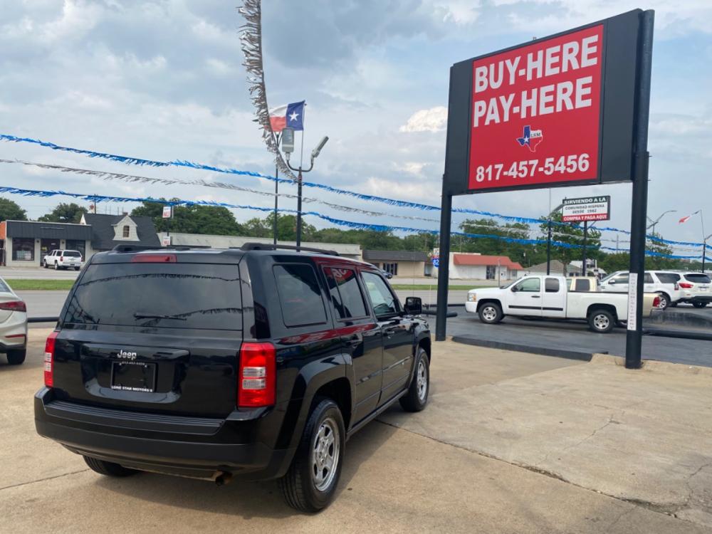 2016 BLACK JEEP PATRIOT (1C4NJPBA4GD) , located at 5900 E. Lancaster Ave., Fort Worth, TX, 76112, (817) 457-5456, 0.000000, 0.000000 - This is a 2016 JEEP PATRIOT 4 DR WAGON that is in excellent condition. The interior is clean with no rips or tears or stains. All power windows, door locks and seats. Ice cold AC for those hot Texas summer days. It is equipped with a CD player, AM/FM radio, AUX port, Bluetooth connectivity and Siriu - Photo #3