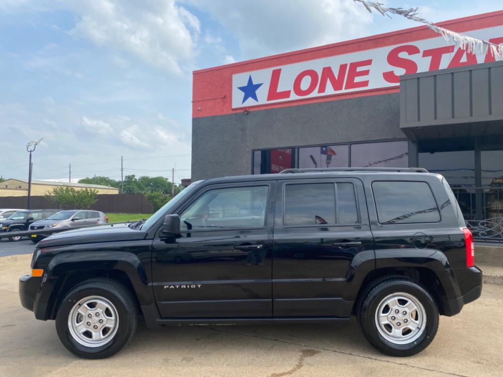 2016 BLACK JEEP PATRIOT (1C4NJPBA4GD) , located at 5900 E. Lancaster Ave., Fort Worth, TX, 76112, (817) 457-5456, 0.000000, 0.000000 - This is a 2016 JEEP PATRIOT 4 DR WAGON that is in excellent condition. The interior is clean with no rips or tears or stains. All power windows, door locks and seats. Ice cold AC for those hot Texas summer days. It is equipped with a CD player, AM/FM radio, AUX port, Bluetooth connectivity and Siriu - Photo #6