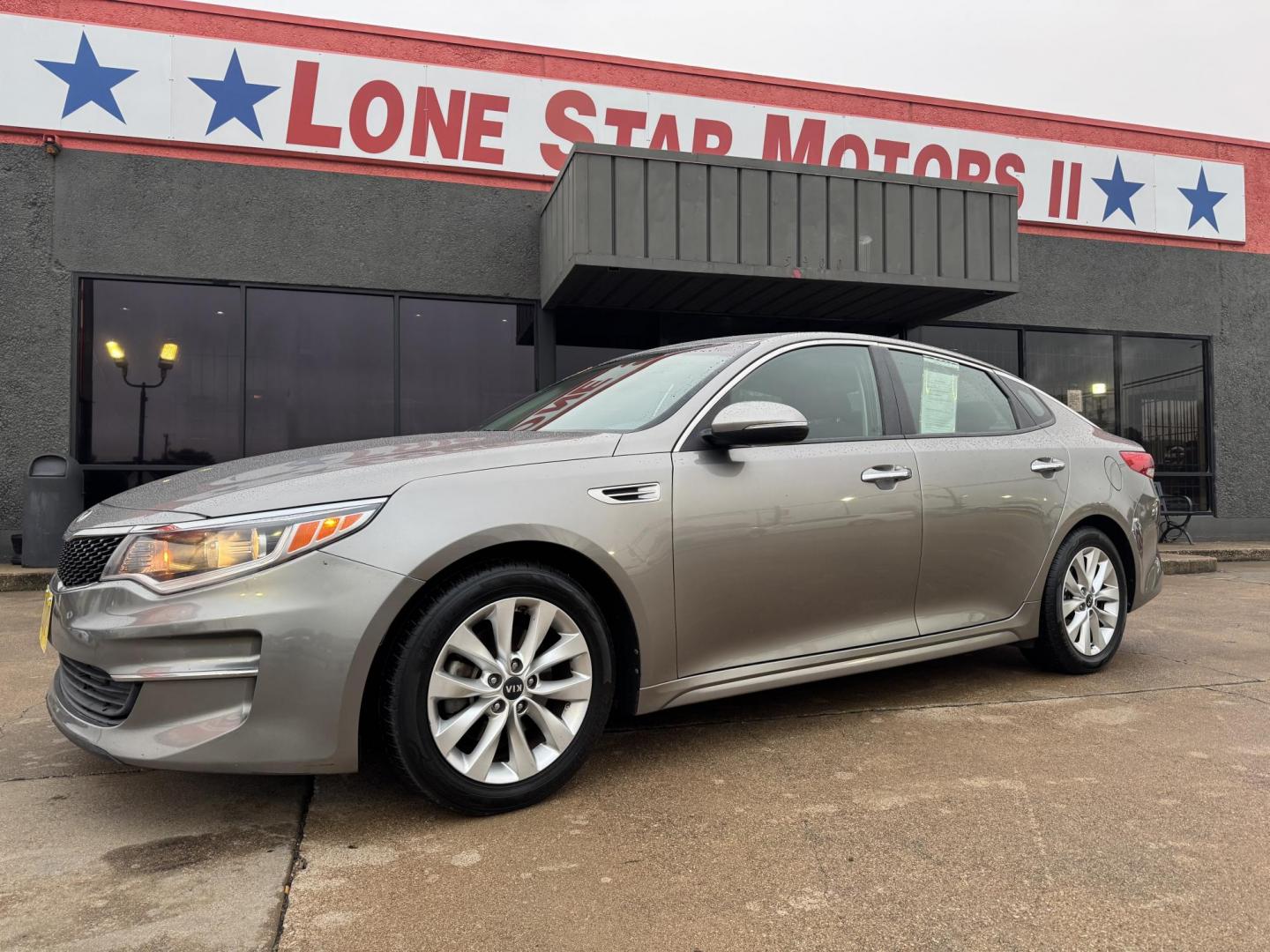 2016 GRAY KIA OPTIMA (5XXGT4L35GG) , located at 5900 E. Lancaster Ave., Fort Worth, TX, 76112, (817) 457-5456, 0.000000, 0.000000 - This is a 2016 KIA OPTIMA 4 DR SEDAN that is in excellent condition. The interior is clean with no rips or tears or stains. All power windows, door locks and seats. Ice cold AC for those hot Texas summer days. It is equipped with a CD player, AM/FM radio, AUX port, Bluetooth connectivity and Sirius - Photo#1