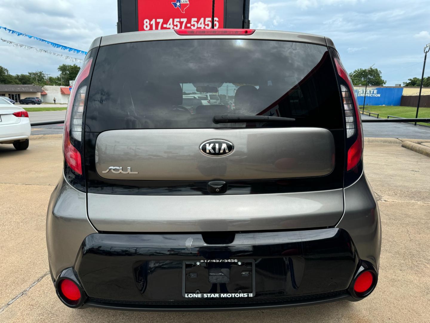 2016 GRAY KIA SOUL + (PLUS) (KNDJP3A52G7) , located at 5900 E. Lancaster Ave., Fort Worth, TX, 76112, (817) 457-5456, 0.000000, 0.000000 - This is a 2016 KIA SOUL 4 DR CROSSOVER that is in excellent condition. There are no dents or scratches. The interior is clean with no rips or tears or stains. All power windows, door locks and seats. Ice cold AC for those hot Texas summer days. It is equipped with a CD player, AM/FM radio, AUX port, - Photo#4