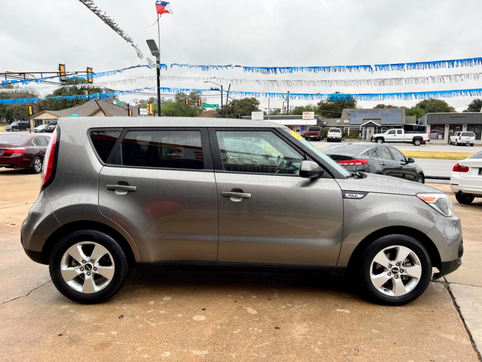 2017 GRAY /Gray KIA SOUL BASE Base 4dr Crossover 6A (KNDJN2A28H7) with an 1.6L I4 engine, Automatic 6-Speed transmission, located at 5900 E. Lancaster Ave., Fort Worth, TX, 76112, (817) 457-5456, 0.000000, 0.000000 - This is a 2017 Kia Soul Base 4dr Crossover 6A that is in excellent condition. There are no dents or scratches. The interior is clean with no rips or tears or stains. All power windows, door locks and seats. Ice cold AC for those hot Texas summer days. It is equipped with a CD player, AM/FM radio, AU - Photo #5