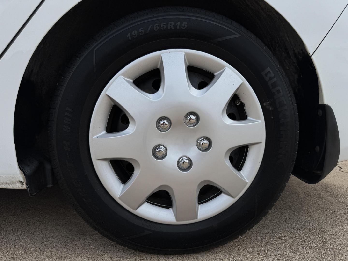 2016 WHITE HYUNDAI ELANTRA LIMITED; SE; (5NPDH4AE6GH) , located at 5900 E. Lancaster Ave., Fort Worth, TX, 76112, (817) 457-5456, 0.000000, 0.000000 - This is a 2016 HYUNDAI ELANTRA 4 DR SEDAN that is in excellent condition. The interior is clean with no rips or tears or stains. All power windows, door locks and seats. Ice cold AC for those hot Texas summer days. It is equipped with a CD player, AM/FM radio, AUX port, Bluetooth connectivity and Si - Photo#20