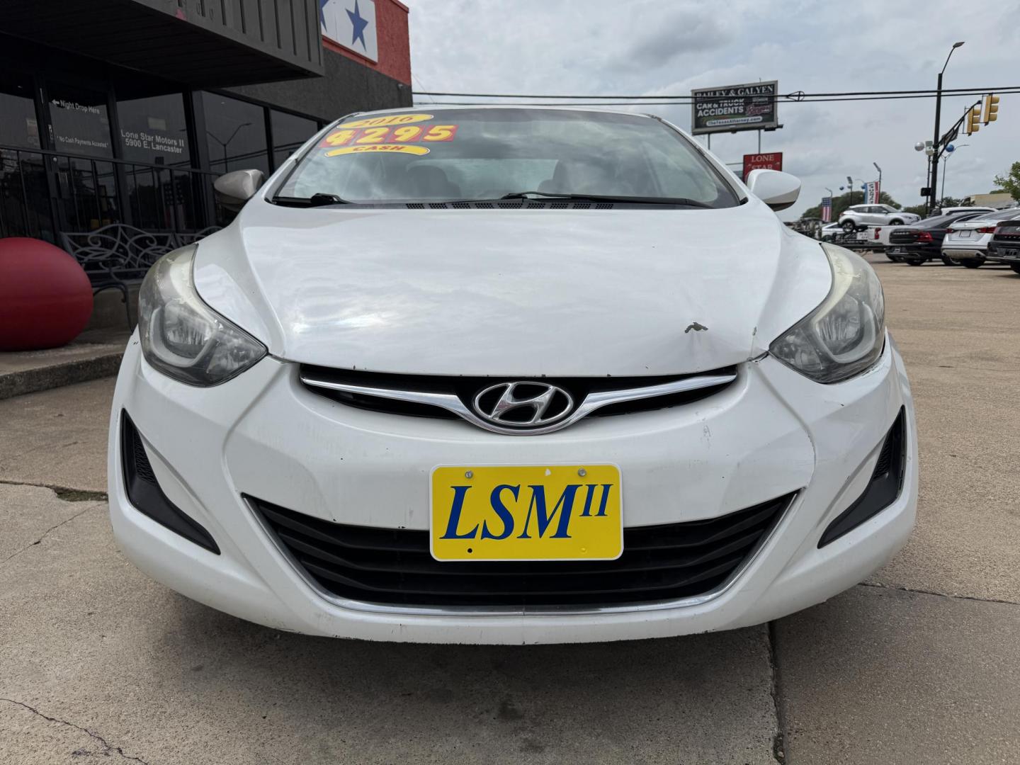 2016 WHITE HYUNDAI ELANTRA LIMITED; SE; (5NPDH4AE6GH) , located at 5900 E. Lancaster Ave., Fort Worth, TX, 76112, (817) 457-5456, 0.000000, 0.000000 - This is a 2016 HYUNDAI ELANTRA 4 DR SEDAN that is in excellent condition. The interior is clean with no rips or tears or stains. All power windows, door locks and seats. Ice cold AC for those hot Texas summer days. It is equipped with a CD player, AM/FM radio, AUX port, Bluetooth connectivity and Si - Photo#1