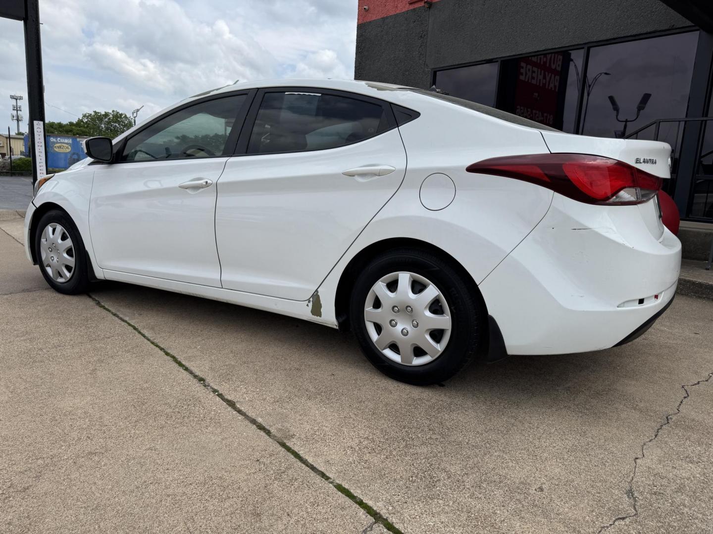 2016 WHITE HYUNDAI ELANTRA LIMITED; SE; (5NPDH4AE6GH) , located at 5900 E. Lancaster Ave., Fort Worth, TX, 76112, (817) 457-5456, 0.000000, 0.000000 - This is a 2016 HYUNDAI ELANTRA 4 DR SEDAN that is in excellent condition. The interior is clean with no rips or tears or stains. All power windows, door locks and seats. Ice cold AC for those hot Texas summer days. It is equipped with a CD player, AM/FM radio, AUX port, Bluetooth connectivity and Si - Photo#6