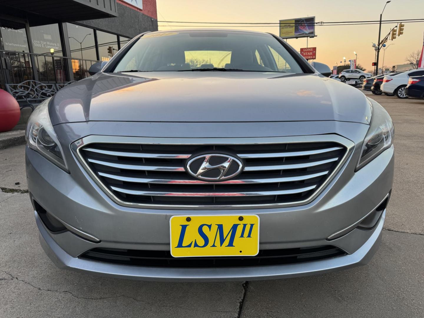 2017 GRAY HYUNDAI SONATA (5NPE24AF2HH) , located at 5900 E. Lancaster Ave., Fort Worth, TX, 76112, (817) 457-5456, 0.000000, 0.000000 - This is a 2017 HYUNDAI SONATA 4 DR SEDAN that is in excellent condition. The interior is clean with no rips or tears or stains. All power windows, door locks and seats. Ice cold AC for those hot Texas summer days. It is equipped with a CD player, AM/FM radio, AUX port, Bluetooth connectivity and Sir - Photo#2