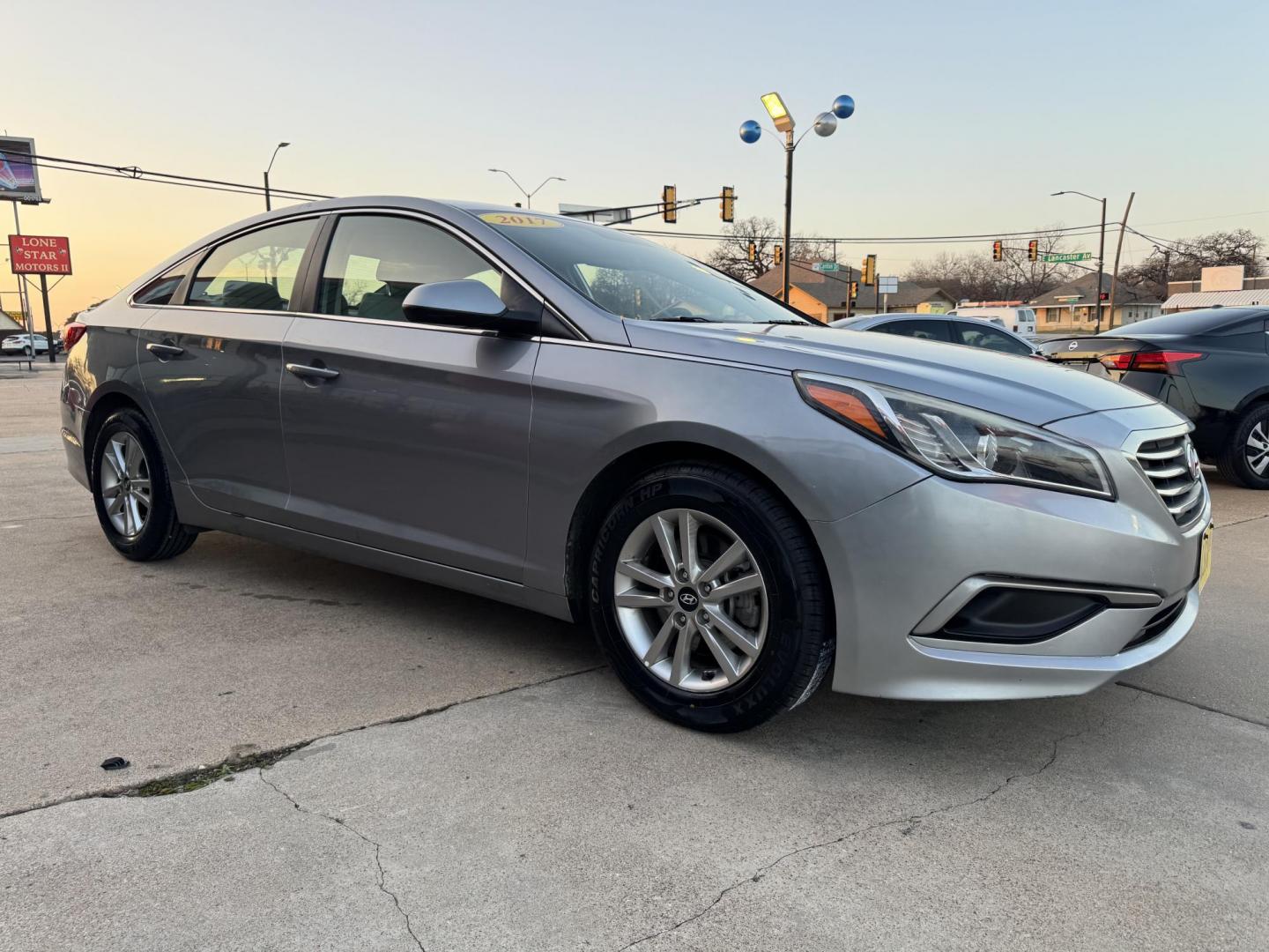 2017 GRAY HYUNDAI SONATA (5NPE24AF2HH) , located at 5900 E. Lancaster Ave., Fort Worth, TX, 76112, (817) 457-5456, 0.000000, 0.000000 - This is a 2017 HYUNDAI SONATA 4 DR SEDAN that is in excellent condition. The interior is clean with no rips or tears or stains. All power windows, door locks and seats. Ice cold AC for those hot Texas summer days. It is equipped with a CD player, AM/FM radio, AUX port, Bluetooth connectivity and Sir - Photo#3