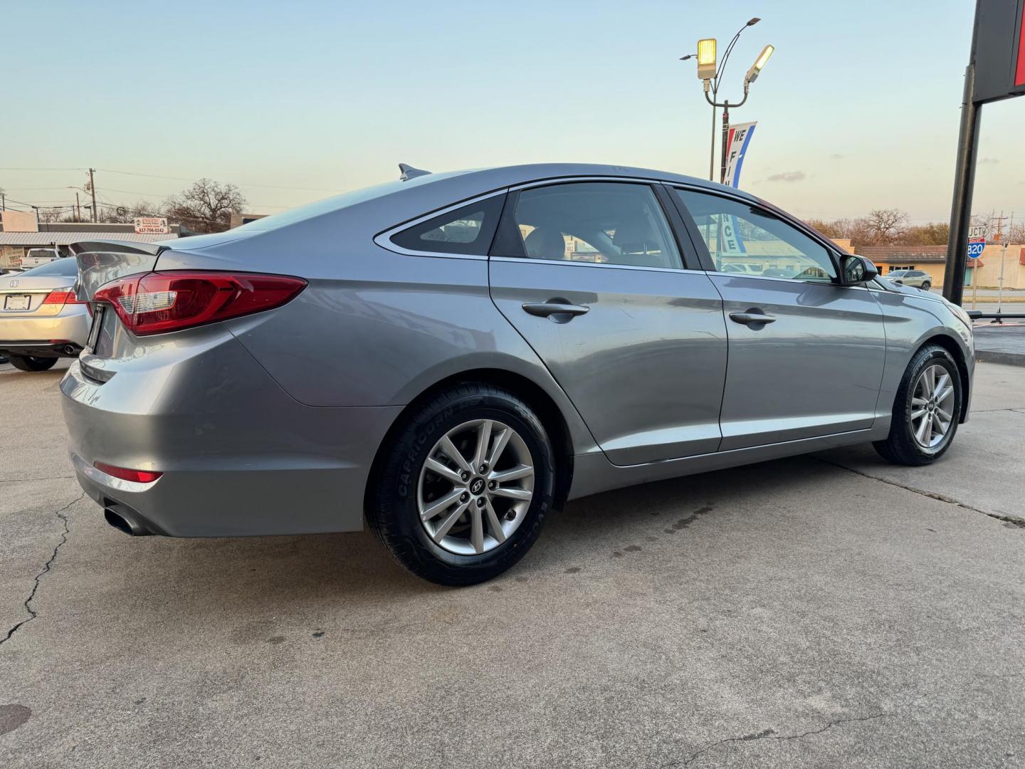 2017 GRAY HYUNDAI SONATA (5NPE24AF2HH) , located at 5900 E. Lancaster Ave., Fort Worth, TX, 76112, (817) 457-5456, 0.000000, 0.000000 - This is a 2017 HYUNDAI SONATA 4 DR SEDAN that is in excellent condition. The interior is clean with no rips or tears or stains. All power windows, door locks and seats. Ice cold AC for those hot Texas summer days. It is equipped with a CD player, AM/FM radio, AUX port, Bluetooth connectivity and Sir - Photo#4