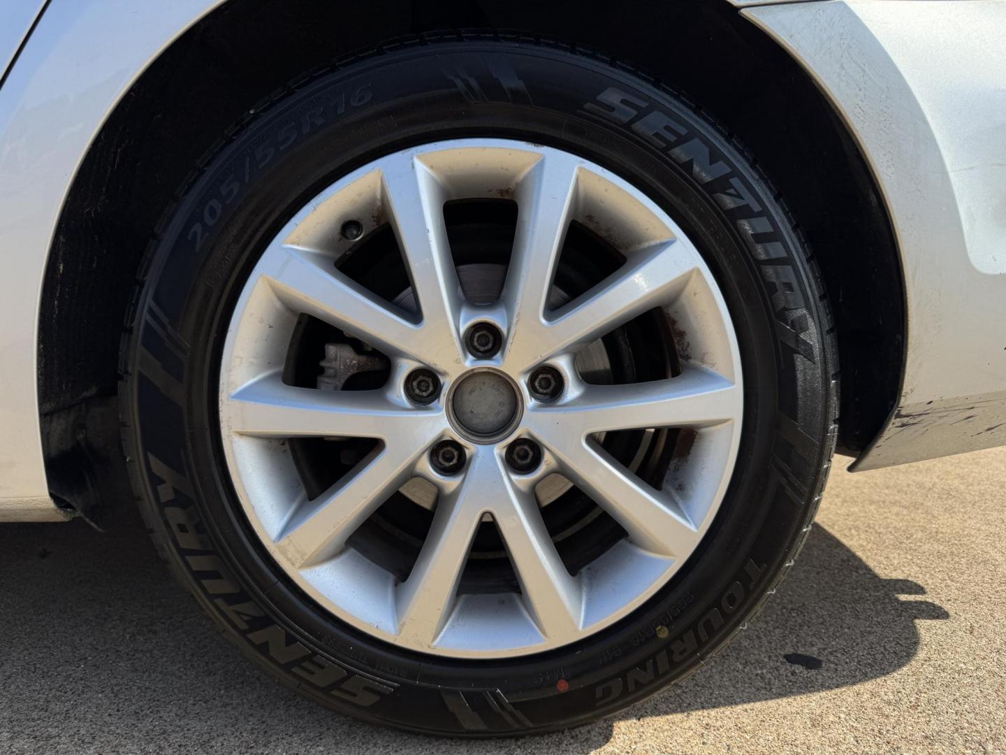 2015 SILVER VOLKSWAGEN JETTA (3VWD17AJ6FM) , located at 5900 E. Lancaster Ave., Fort Worth, TX, 76112, (817) 457-5456, 0.000000, 0.000000 - Photo#20