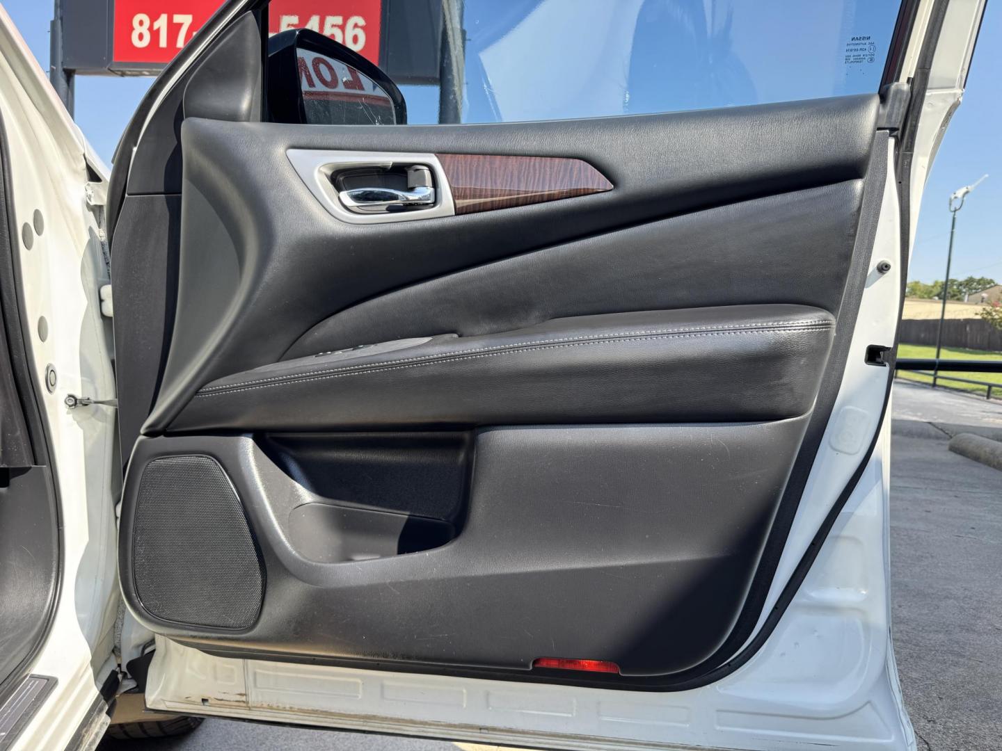 2014 WHITE /Black NISSAN PATHFINDER S; SL; PL S 4x4 4dr SUV (5N1AR2MM8EC) with an 3.5L V6 engine, CVT transmission, located at 5900 E. Lancaster Ave., Fort Worth, TX, 76112, (817) 457-5456, 0.000000, 0.000000 - This is a 2014 Nissan Pathfinder S 4x4 4DR SUV. It comes equipped with dual heated front seats, back up camera, power windows, power door locks and seats. Ice cold AC for those hot Texas summer days. It is equipped with a CD player, AM/FM radio, AUX port, Bluetooth connectivity and Sirius XM radio c - Photo#15
