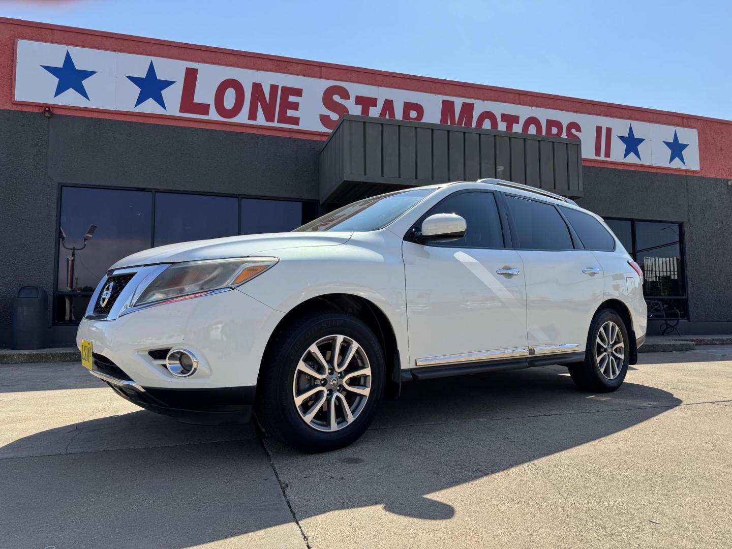 2014 WHITE /Black NISSAN PATHFINDER S; SL; PL S 4x4 4dr SUV (5N1AR2MM8EC) with an 3.5L V6 engine, CVT transmission, located at 5900 E. Lancaster Ave., Fort Worth, TX, 76112, (817) 457-5456, 0.000000, 0.000000 - This is a 2014 Nissan Pathfinder S 4x4 4DR SUV. It comes equipped with dual heated front seats, back up camera, power windows, power door locks and seats. Ice cold AC for those hot Texas summer days. It is equipped with a CD player, AM/FM radio, AUX port, Bluetooth connectivity and Sirius XM radio c - Photo#0