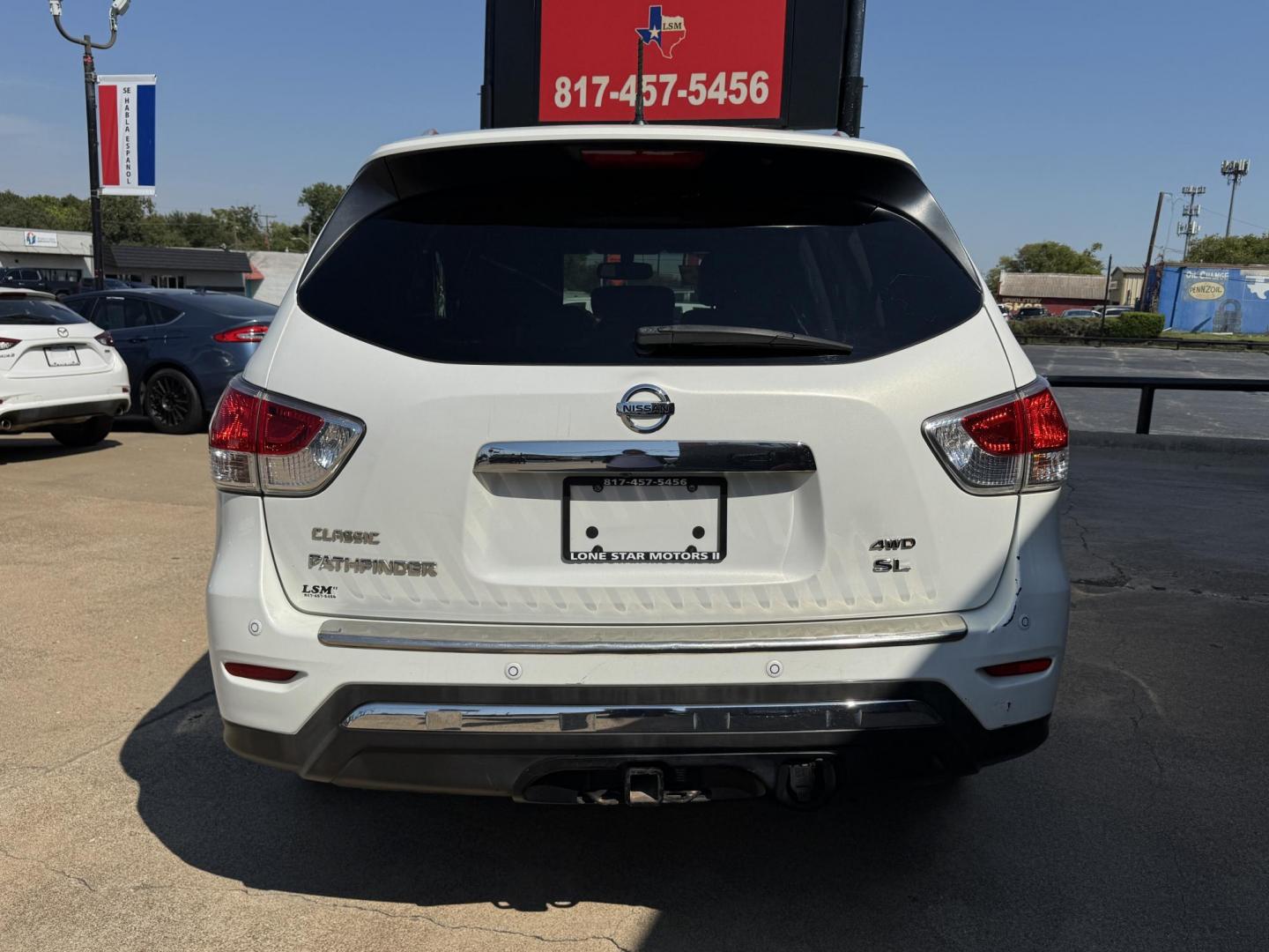 2014 WHITE /Black NISSAN PATHFINDER S; SL; PL S 4x4 4dr SUV (5N1AR2MM8EC) with an 3.5L V6 engine, CVT transmission, located at 5900 E. Lancaster Ave., Fort Worth, TX, 76112, (817) 457-5456, 0.000000, 0.000000 - This is a 2014 Nissan Pathfinder S 4x4 4DR SUV. It comes equipped with dual heated front seats, back up camera, power windows, power door locks and seats. Ice cold AC for those hot Texas summer days. It is equipped with a CD player, AM/FM radio, AUX port, Bluetooth connectivity and Sirius XM radio c - Photo#4