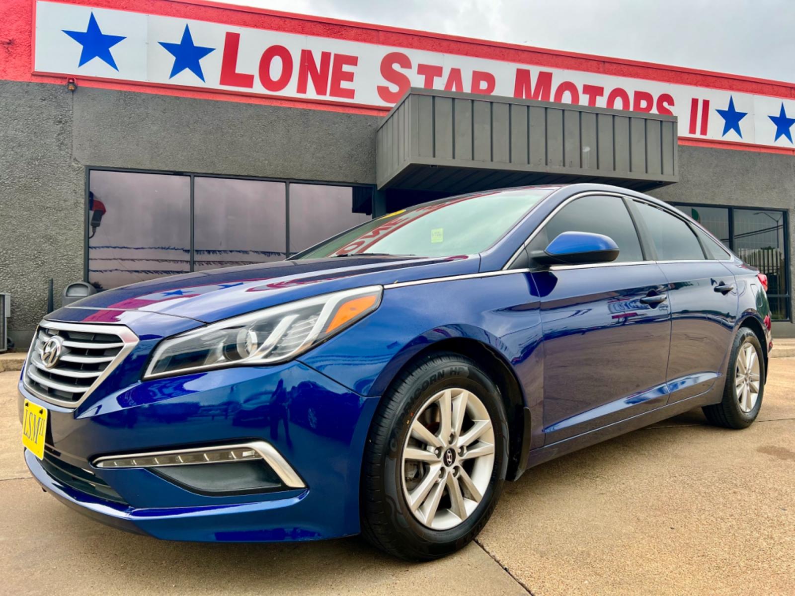 2015 BLUE /Beige HYUNDAI SONATA SE SE 4dr Sedan (5NPE24AF7FH) with an 2.4L I4 engine, Automatic 6-Speed transmission, located at 5900 E. Lancaster Ave., Fort Worth, TX, 76112, (817) 457-5456, 0.000000, 0.000000 - This is a 2015 Hyundai Sonata SE 4dr Sedan that is in excellent condition. There are no dents or scratches. The interior is clean with no rips or tears or stains. All power windows, door locks and seats. Ice cold AC for those hot Texas summer days. It is equipped with a CD player, AM/FM radio, AUX p - Photo #1