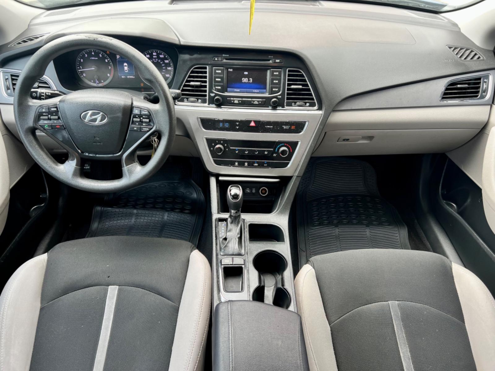 2015 BLUE /Beige HYUNDAI SONATA SE SE 4dr Sedan (5NPE24AF7FH) with an 2.4L I4 engine, Automatic 6-Speed transmission, located at 5900 E. Lancaster Ave., Fort Worth, TX, 76112, (817) 457-5456, 0.000000, 0.000000 - This is a 2015 Hyundai Sonata SE 4dr Sedan that is in excellent condition. There are no dents or scratches. The interior is clean with no rips or tears or stains. All power windows, door locks and seats. Ice cold AC for those hot Texas summer days. It is equipped with a CD player, AM/FM radio, AUX p - Photo #17