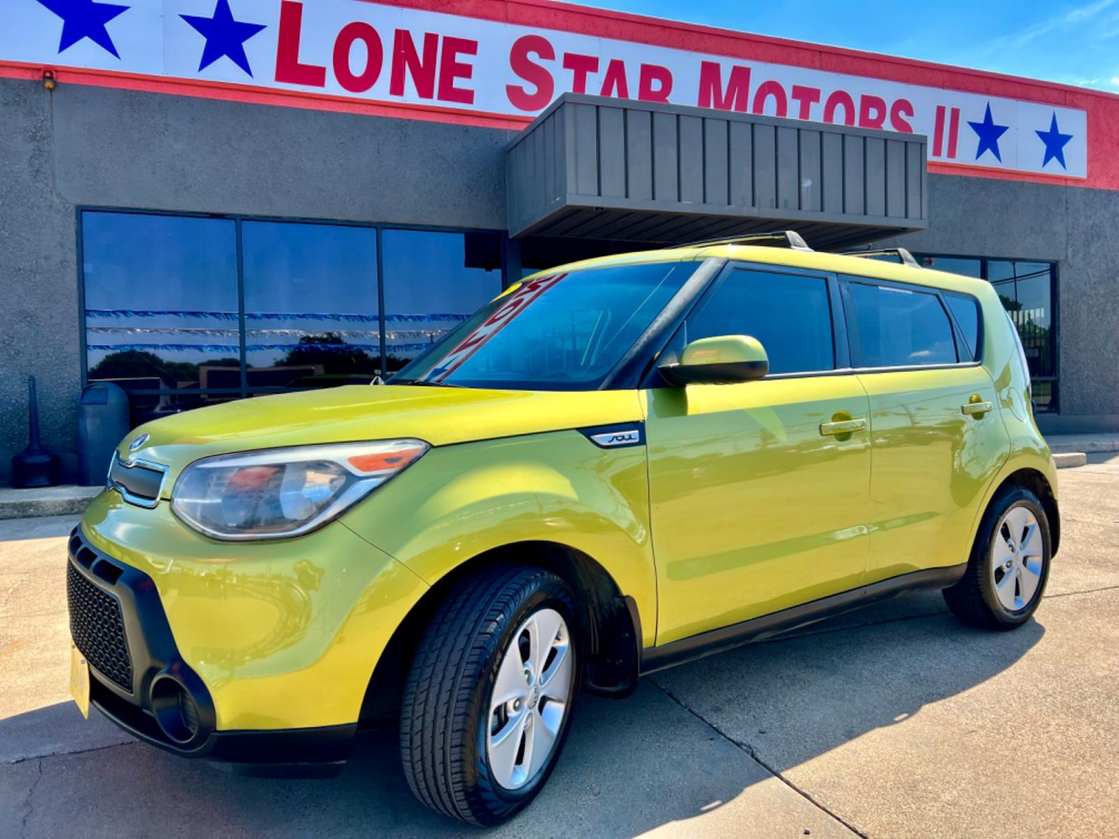 2015 GREEN /Gray KIA SOUL Base 4dr Crossover 6A (KNDJN2A27F7) with an 1.6L I4 engine, Automatic 6-Speed transmission, located at 5900 E. Lancaster Ave., Fort Worth, TX, 76112, (817) 457-5456, 0.000000, 0.000000 - This is a 2015 Kia Soul Base 4dr Crossover 6A that is in excellent condition. There are no dents or scratches. The interior is clean with no rips or tears or stains. All power windows, door locks and seats. Ice cold AC for those hot Texas summer days. It is equipped with a CD player, AM/FM radio, AU - Photo #1