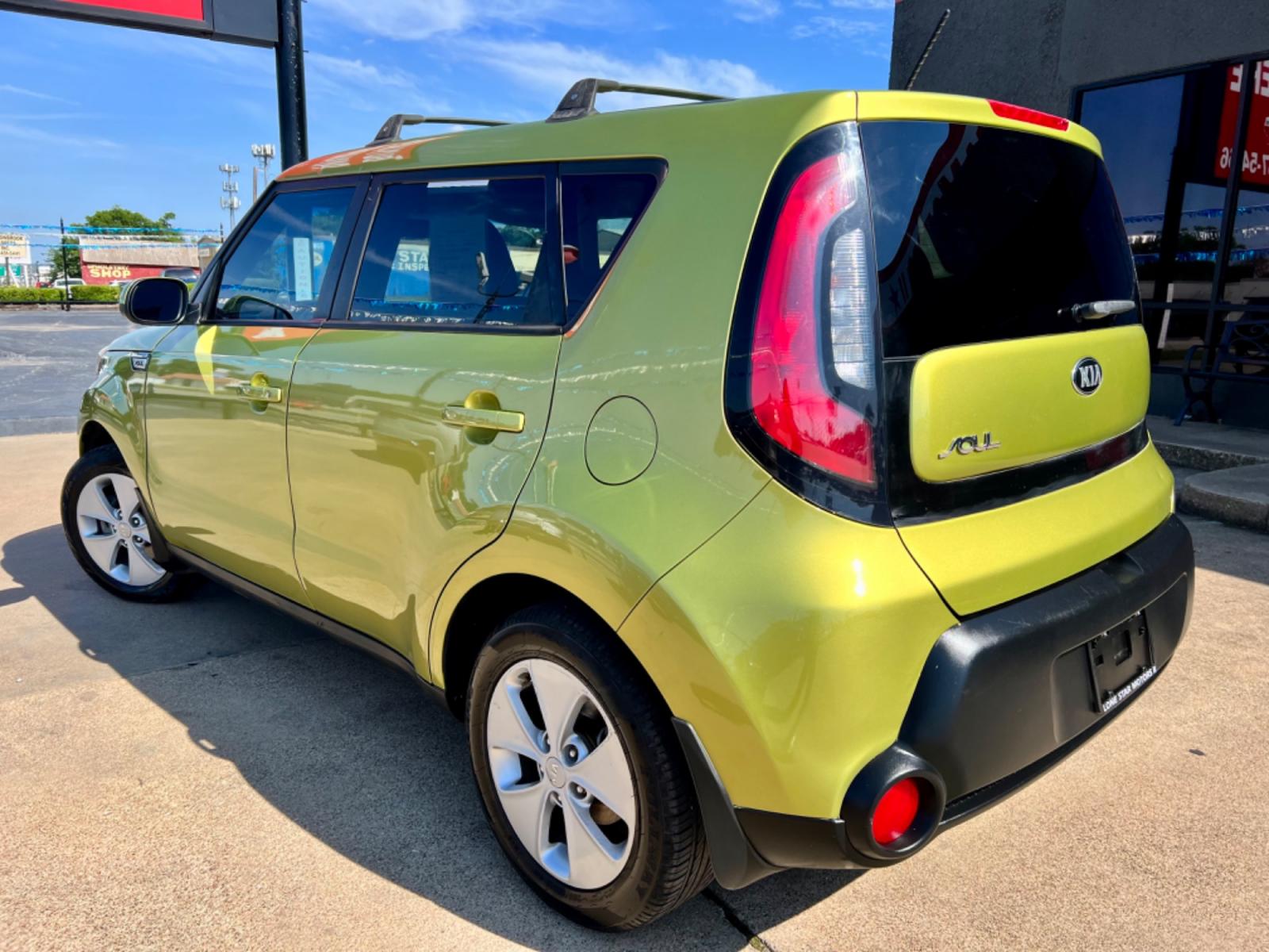 2015 GREEN /Gray KIA SOUL Base 4dr Crossover 6A (KNDJN2A27F7) with an 1.6L I4 engine, Automatic 6-Speed transmission, located at 5900 E. Lancaster Ave., Fort Worth, TX, 76112, (817) 457-5456, 0.000000, 0.000000 - This is a 2015 Kia Soul Base 4dr Crossover 6A that is in excellent condition. There are no dents or scratches. The interior is clean with no rips or tears or stains. All power windows, door locks and seats. Ice cold AC for those hot Texas summer days. It is equipped with a CD player, AM/FM radio, AU - Photo #4
