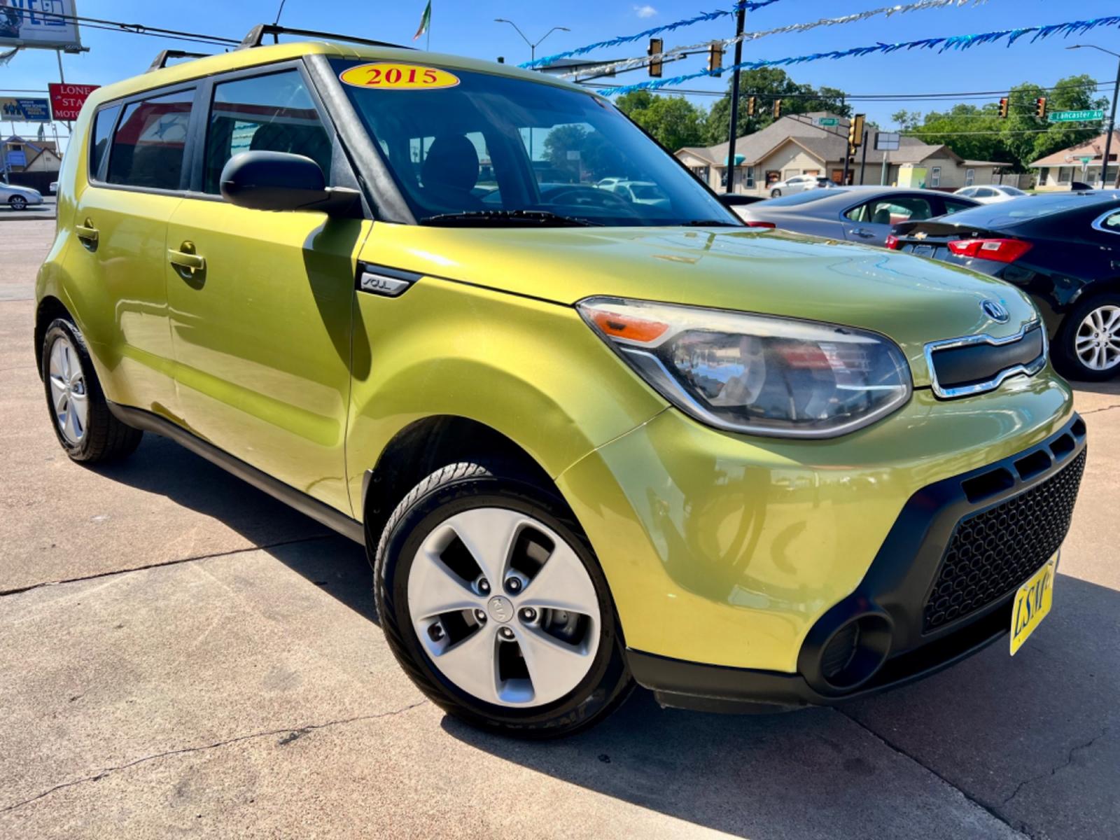2015 GREEN /Gray KIA SOUL Base 4dr Crossover 6A (KNDJN2A27F7) with an 1.6L I4 engine, Automatic 6-Speed transmission, located at 5900 E. Lancaster Ave., Fort Worth, TX, 76112, (817) 457-5456, 0.000000, 0.000000 - This is a 2015 Kia Soul Base 4dr Crossover 6A that is in excellent condition. There are no dents or scratches. The interior is clean with no rips or tears or stains. All power windows, door locks and seats. Ice cold AC for those hot Texas summer days. It is equipped with a CD player, AM/FM radio, AU - Photo #6