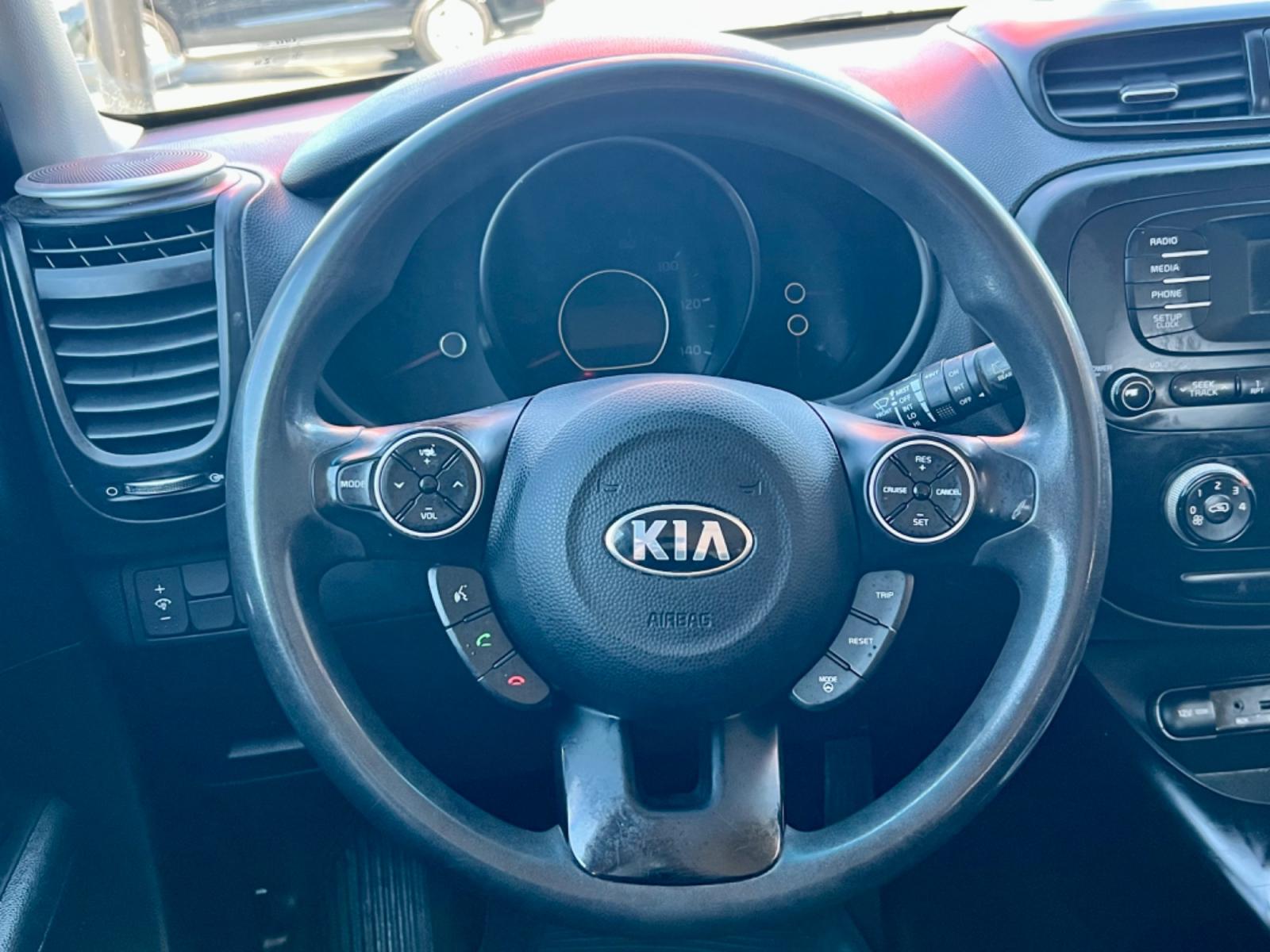 2015 GREEN /Gray KIA SOUL Base 4dr Crossover 6A (KNDJN2A27F7) with an 1.6L I4 engine, Automatic 6-Speed transmission, located at 5900 E. Lancaster Ave., Fort Worth, TX, 76112, (817) 457-5456, 0.000000, 0.000000 - This is a 2015 Kia Soul Base 4dr Crossover 6A that is in excellent condition. There are no dents or scratches. The interior is clean with no rips or tears or stains. All power windows, door locks and seats. Ice cold AC for those hot Texas summer days. It is equipped with a CD player, AM/FM radio, AU - Photo #21
