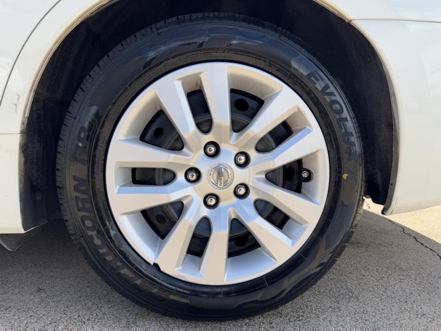 2017 WHITE /Gray NISSAN ALTIMA 2.5 S 4dr Sedan (1N4AL3AP2HN) with an 2.5L I4 engine, CVT transmission, located at 5900 E. Lancaster Ave., Fort Worth, TX, 76112, (817) 457-5456, 0.000000, 0.000000 - This is a 2017 Nissan Altima 2.5 S 4dr Sedan that is in excellent condition. There are no dents or scratches. The interior is clean with no rips or tears or stains. All power windows, door locks and seats. Ice cold AC for those hot Texas summer days. It is equipped with a CD player, AM/FM radio, AUX - Photo#21