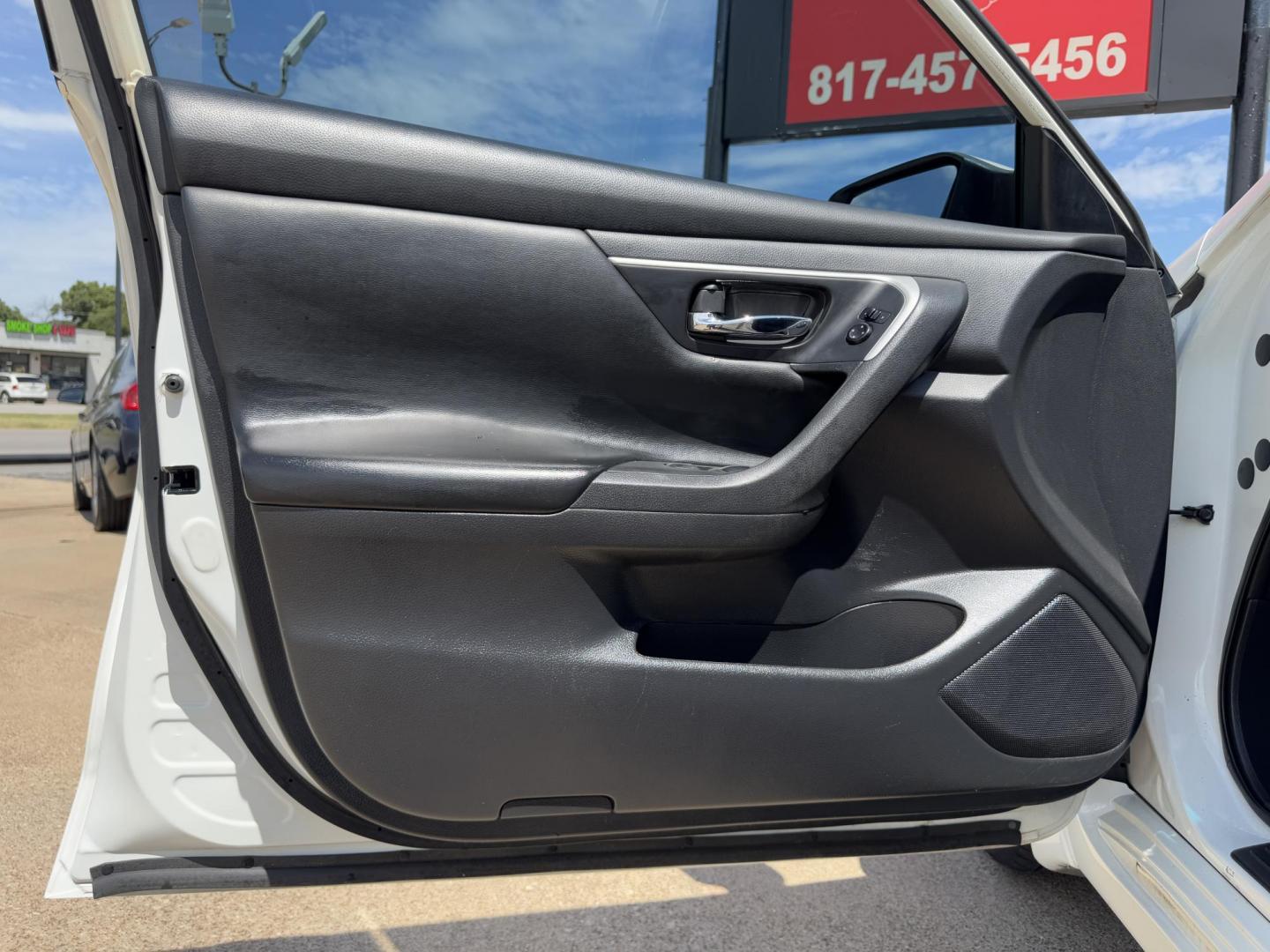2017 WHITE /Gray NISSAN ALTIMA 2.5 S 4dr Sedan (1N4AL3AP2HN) with an 2.5L I4 engine, CVT transmission, located at 5900 E. Lancaster Ave., Fort Worth, TX, 76112, (817) 457-5456, 0.000000, 0.000000 - This is a 2017 Nissan Altima 2.5 S 4dr Sedan that is in excellent condition. There are no dents or scratches. The interior is clean with no rips or tears or stains. All power windows, door locks and seats. Ice cold AC for those hot Texas summer days. It is equipped with a CD player, AM/FM radio, AUX - Photo#7