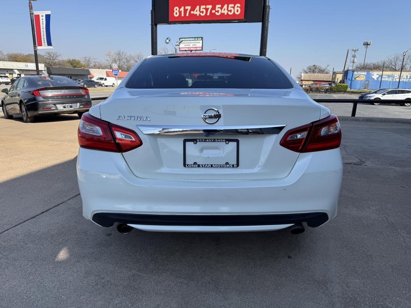 2017 WHITE /Gray NISSAN ALTIMA 2.5 S 4dr Sedan (1N4AL3AP2HN) with an 2.5L I4 engine, CVT transmission, located at 5900 E. Lancaster Ave., Fort Worth, TX, 76112, (817) 457-5456, 0.000000, 0.000000 - This is a 2017 Nissan Altima 2.5 S 4dr Sedan that is in excellent condition. There are no dents or scratches. The interior is clean with no rips or tears or stains. All power windows, door locks and seats. Ice cold AC for those hot Texas summer days. It is equipped with a CD player, AM/FM radio, AUX - Photo#4