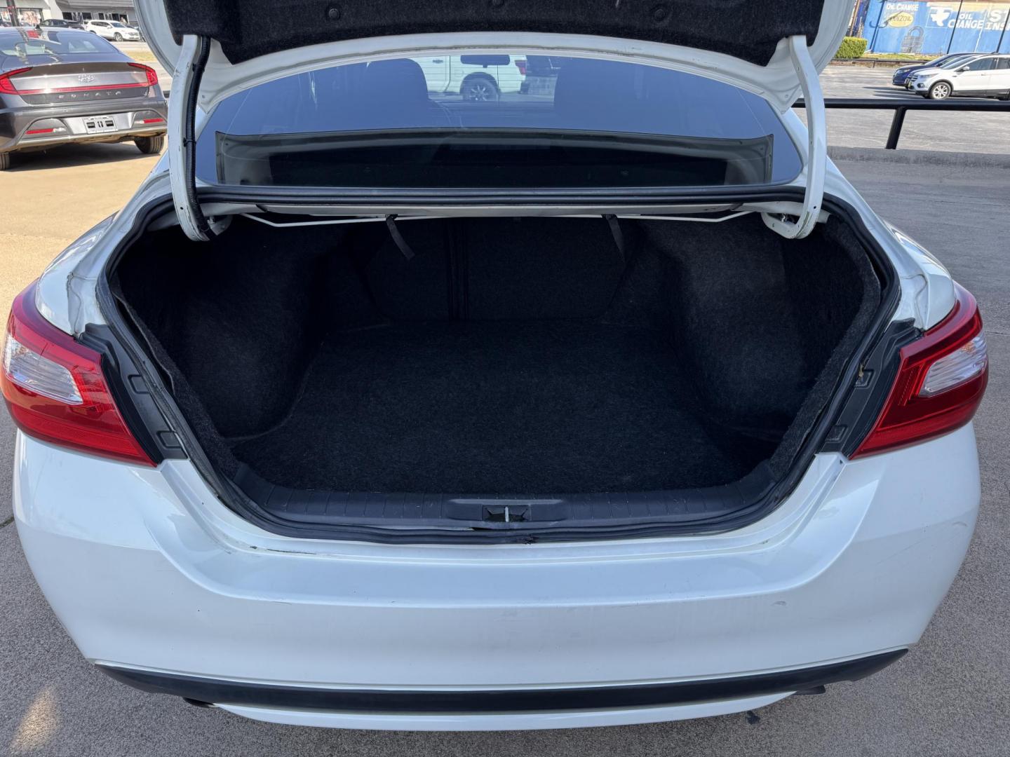 2017 WHITE /Gray NISSAN ALTIMA 2.5 S 4dr Sedan (1N4AL3AP2HN) with an 2.5L I4 engine, CVT transmission, located at 5900 E. Lancaster Ave., Fort Worth, TX, 76112, (817) 457-5456, 0.000000, 0.000000 - This is a 2017 Nissan Altima 2.5 S 4dr Sedan that is in excellent condition. There are no dents or scratches. The interior is clean with no rips or tears or stains. All power windows, door locks and seats. Ice cold AC for those hot Texas summer days. It is equipped with a CD player, AM/FM radio, AUX - Photo#5