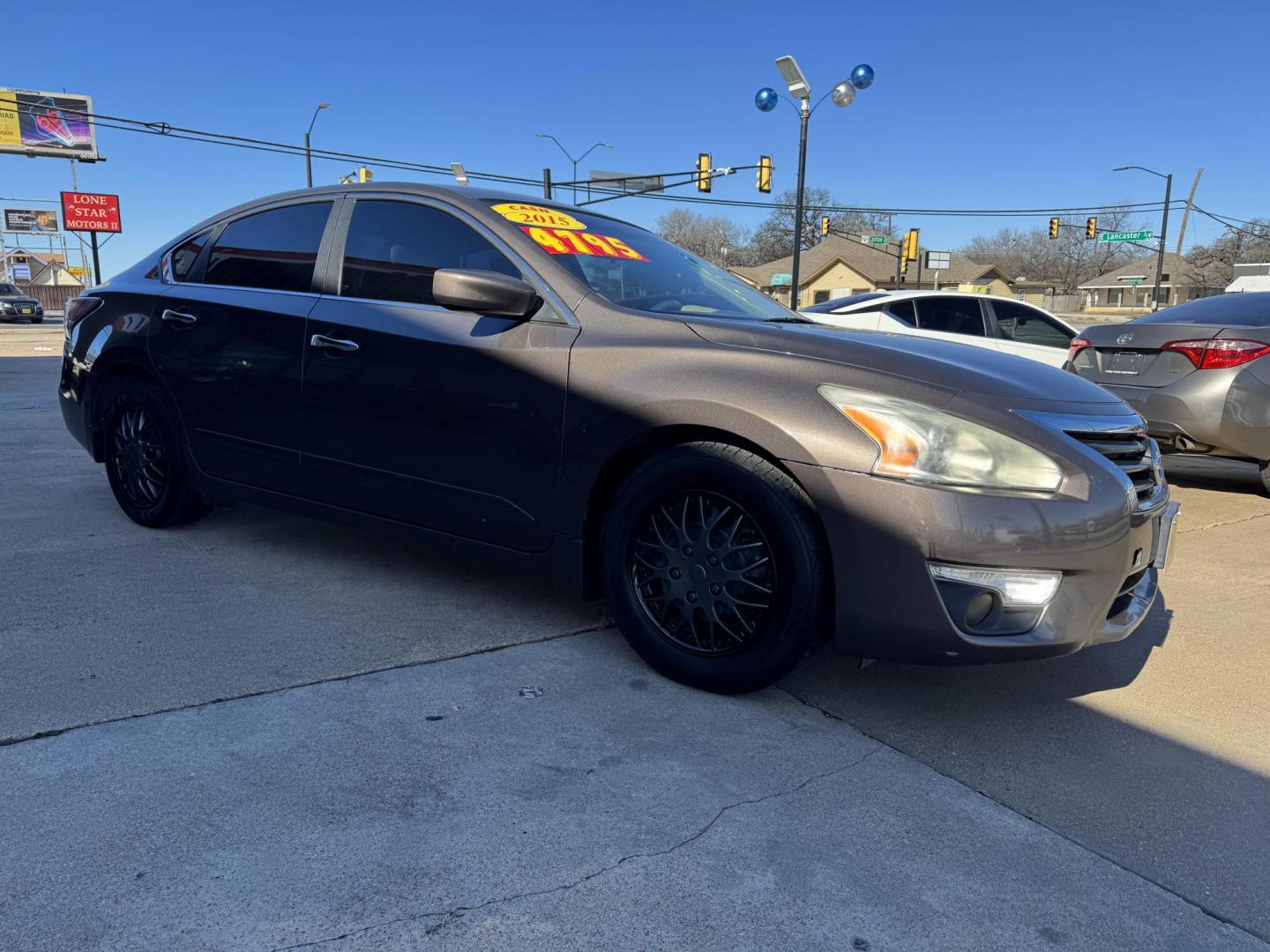 2015 BROWN /Beige NISSAN ALTIMA 2.5 SL 4dr Sedan (1N4AL3AP6FN) with an 2.5L I4 engine, CVT transmission, located at 5900 E. Lancaster Ave., Fort Worth, TX, 76112, (817) 457-5456, 0.000000, 0.000000 - This is a 2015 Nissan Altima 2.5 SL 4dr Sedan. There are no dents or scratches. All power windows, door locks and seats. Ice cold AC for those hot Texas summer days. It is equipped with a CD player, AM/FM radio, AUX port, Bluetooth connectivity and Sirius XM radio capability. It runs and drives like - Photo#3