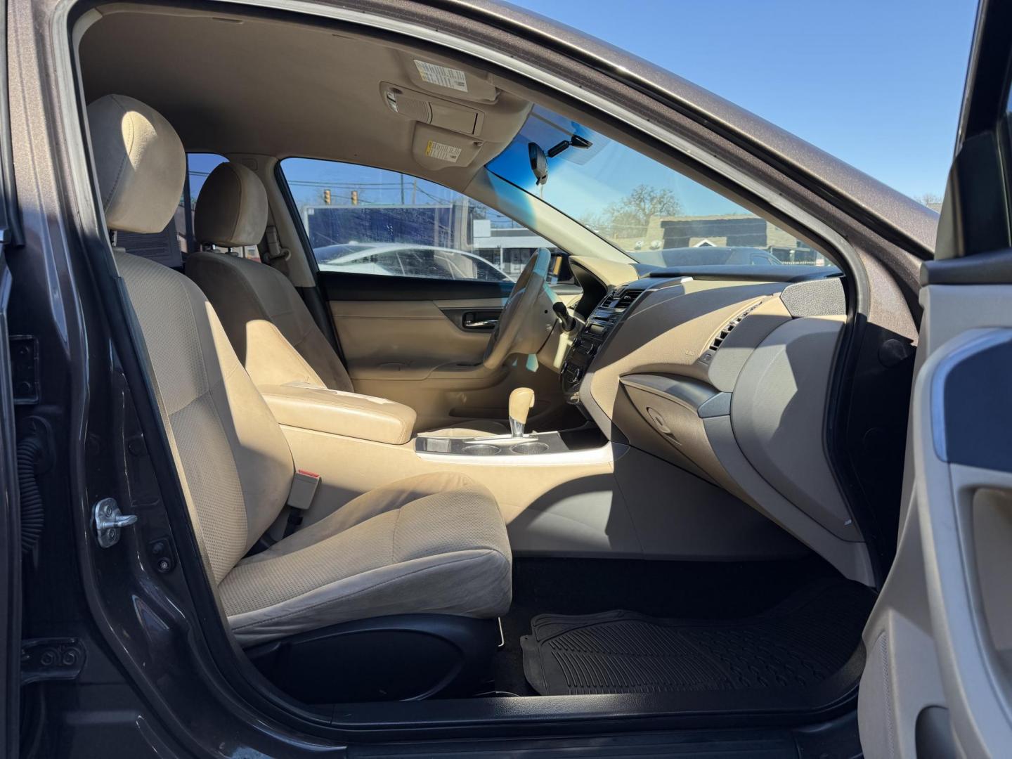 2015 BROWN /Beige NISSAN ALTIMA 2.5 SL 4dr Sedan (1N4AL3AP6FN) with an 2.5L I4 engine, CVT transmission, located at 5900 E. Lancaster Ave., Fort Worth, TX, 76112, (817) 457-5456, 0.000000, 0.000000 - This is a 2015 Nissan Altima 2.5 SL 4dr Sedan. There are no dents or scratches. All power windows, door locks and seats. Ice cold AC for those hot Texas summer days. It is equipped with a CD player, AM/FM radio, AUX port, Bluetooth connectivity and Sirius XM radio capability. It runs and drives like - Photo#16