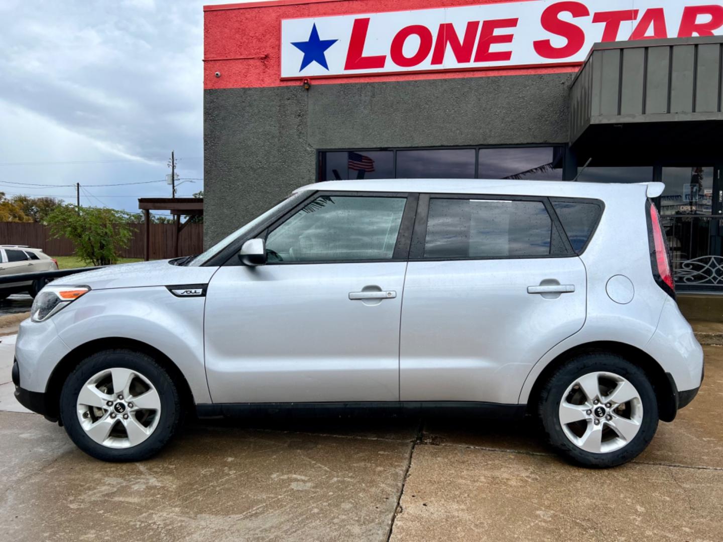 2017 SILVER /Gray KIA SOUL Base 4dr Crossover 6A (KNDJN2A24H7) with an 1.6L I4 engine, Automatic 6-Speed transmission, located at 5900 E. Lancaster Ave., Fort Worth, TX, 76112, (817) 457-5456, 0.000000, 0.000000 - This is a 2017 Kia Soul Base 4dr Crossover 6A that is in excellent condition. There are no dents or scratches. The interior is clean with no rips or tears or stains. All power windows, door locks and seats. Ice cold AC for those hot Texas summer days. It is equipped with a CD player, AM/FM radio, AU - Photo#2