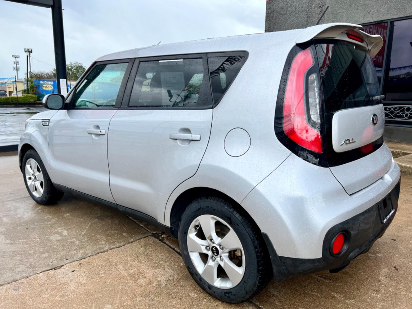 2017 SILVER /Gray KIA SOUL Base 4dr Crossover 6A (KNDJN2A24H7) with an 1.6L I4 engine, Automatic 6-Speed transmission, located at 5900 E. Lancaster Ave., Fort Worth, TX, 76112, (817) 457-5456, 0.000000, 0.000000 - This is a 2017 Kia Soul Base 4dr Crossover 6A that is in excellent condition. There are no dents or scratches. The interior is clean with no rips or tears or stains. All power windows, door locks and seats. Ice cold AC for those hot Texas summer days. It is equipped with a CD player, AM/FM radio, AU - Photo#5