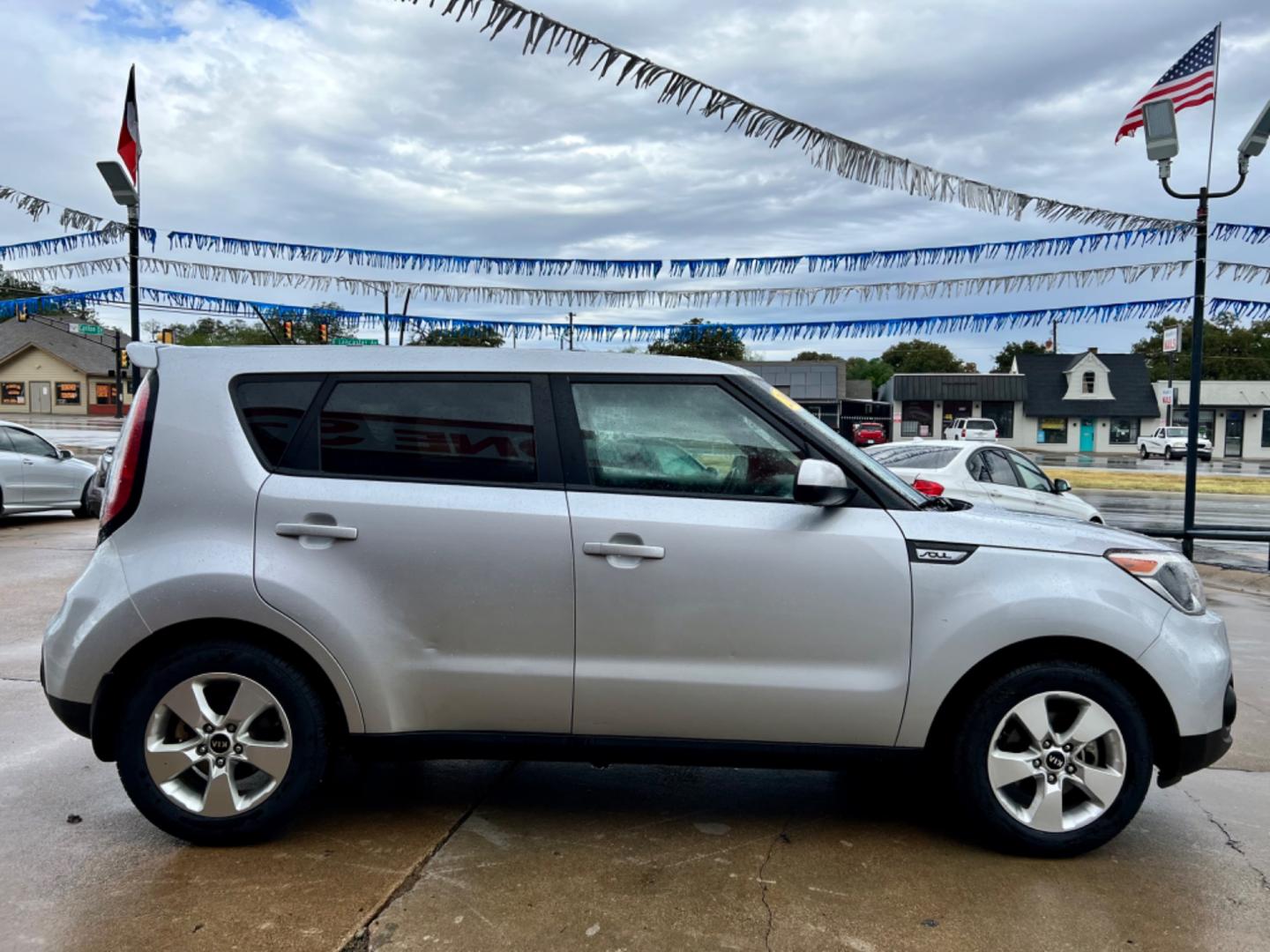 2017 SILVER /Gray KIA SOUL Base 4dr Crossover 6A (KNDJN2A24H7) with an 1.6L I4 engine, Automatic 6-Speed transmission, located at 5900 E. Lancaster Ave., Fort Worth, TX, 76112, (817) 457-5456, 0.000000, 0.000000 - This is a 2017 Kia Soul Base 4dr Crossover 6A that is in excellent condition. There are no dents or scratches. The interior is clean with no rips or tears or stains. All power windows, door locks and seats. Ice cold AC for those hot Texas summer days. It is equipped with a CD player, AM/FM radio, AU - Photo#6