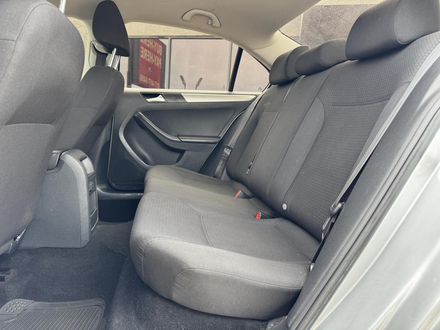 2016 SILVER /Gray VOLKSWAGEN JETTA 1.4T SE 4dr Sedan 6A (3VWD67AJ7GM) with an 1.4L I4 Turbocharger engine, Automatic 6-Speed transmission, located at 5900 E. Lancaster Ave., Fort Worth, TX, 76112, (817) 457-5456, 0.000000, 0.000000 - CASH CAR ON SALE FOR $4995 CALL OR TEXT Byron at 817-966-5010 CALL OR TEXT Marco at 682-558-2178 se habla espanol! - Photo#12