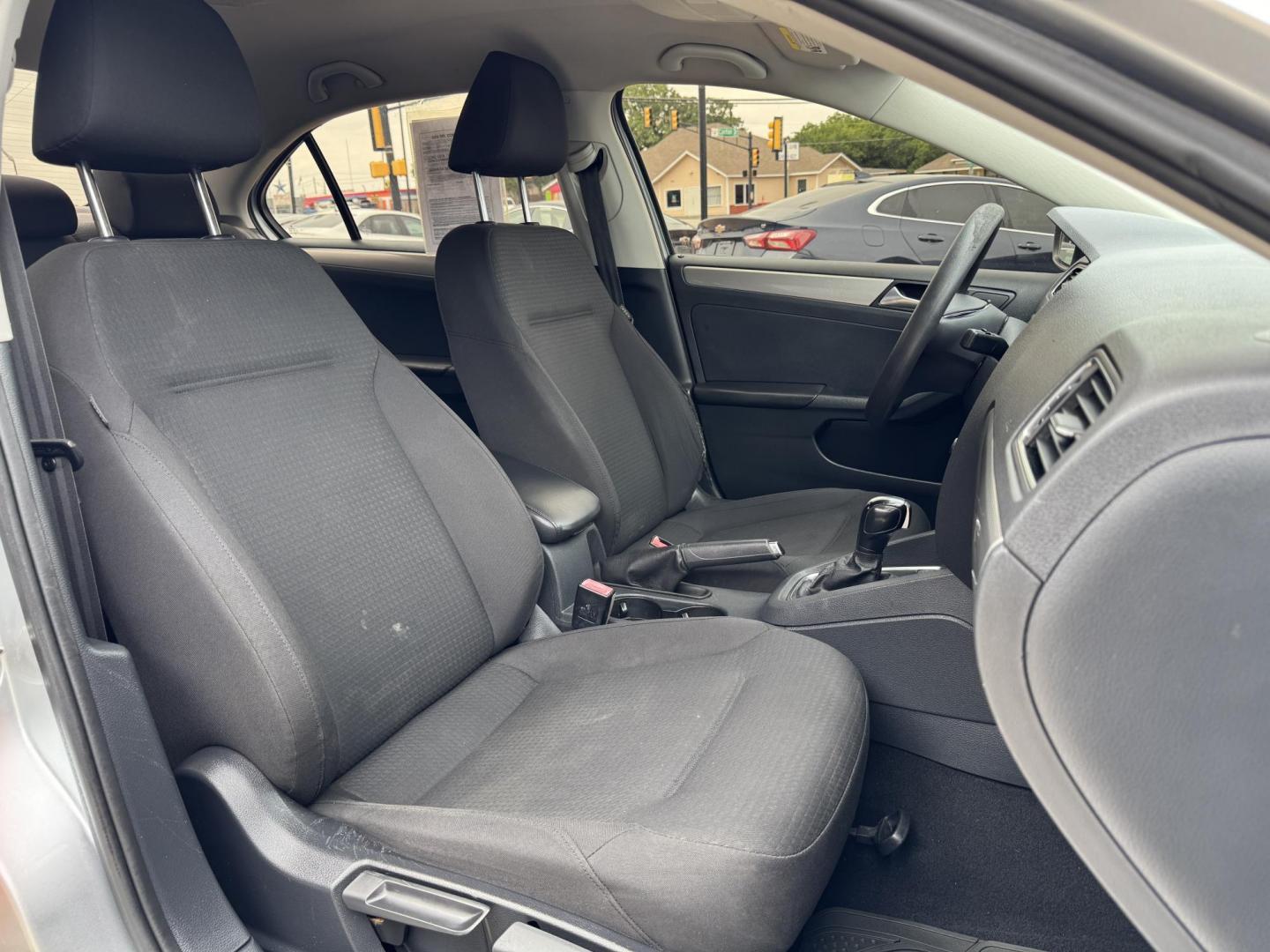 2016 SILVER /Gray VOLKSWAGEN JETTA 1.4T SE 4dr Sedan 6A (3VWD67AJ7GM) with an 1.4L I4 Turbocharger engine, Automatic 6-Speed transmission, located at 5900 E. Lancaster Ave., Fort Worth, TX, 76112, (817) 457-5456, 0.000000, 0.000000 - CASH CAR ON SALE FOR $4995 CALL OR TEXT Byron at 817-966-5010 CALL OR TEXT Marco at 682-558-2178 se habla espanol! - Photo#17