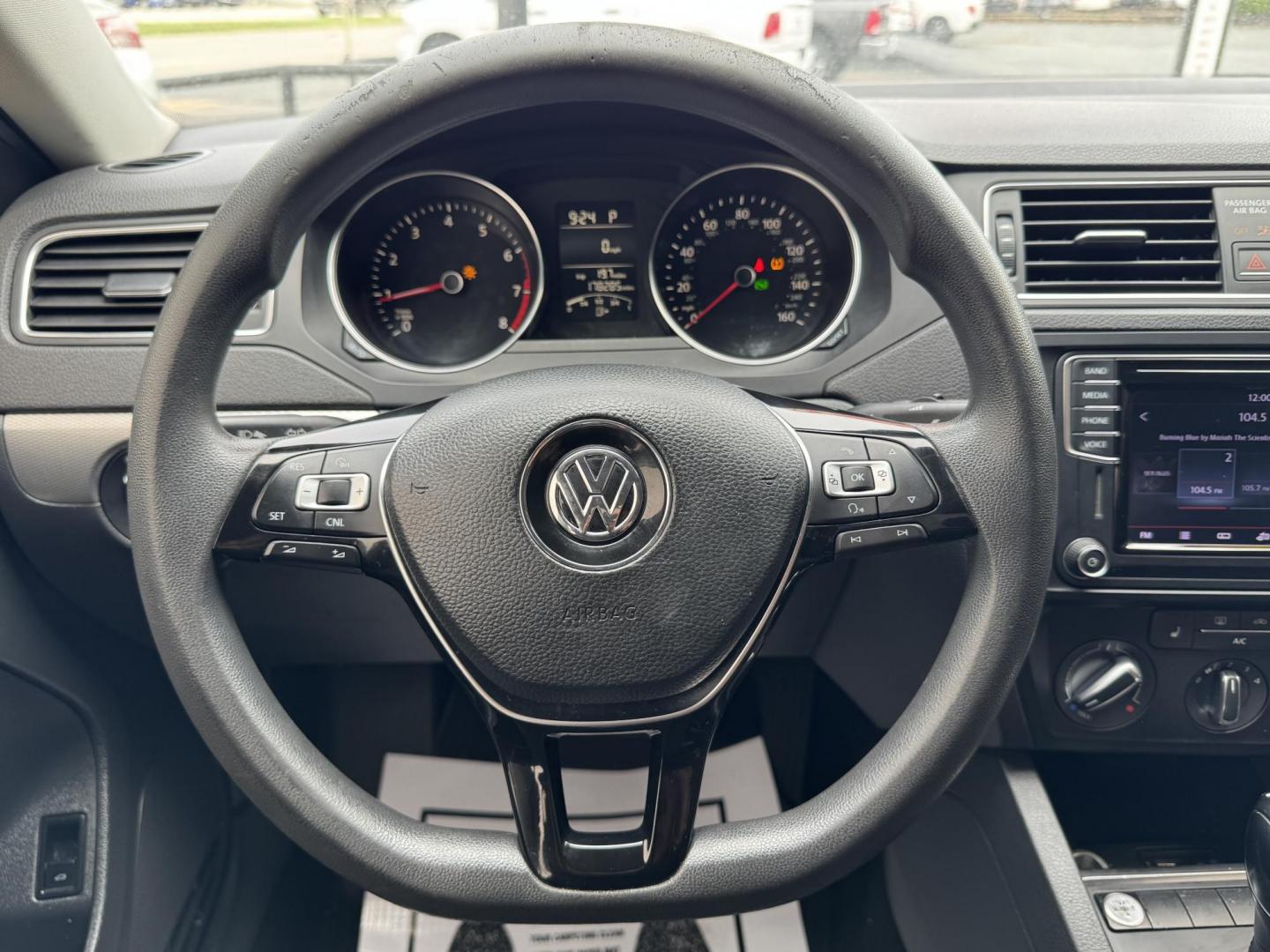 2016 SILVER /Gray VOLKSWAGEN JETTA 1.4T SE 4dr Sedan 6A (3VWD67AJ7GM) with an 1.4L I4 Turbocharger engine, Automatic 6-Speed transmission, located at 5900 E. Lancaster Ave., Fort Worth, TX, 76112, (817) 457-5456, 0.000000, 0.000000 - CASH CAR ON SALE FOR $4995 CALL OR TEXT Byron at 817-966-5010 CALL OR TEXT Marco at 682-558-2178 se habla espanol! - Photo#19