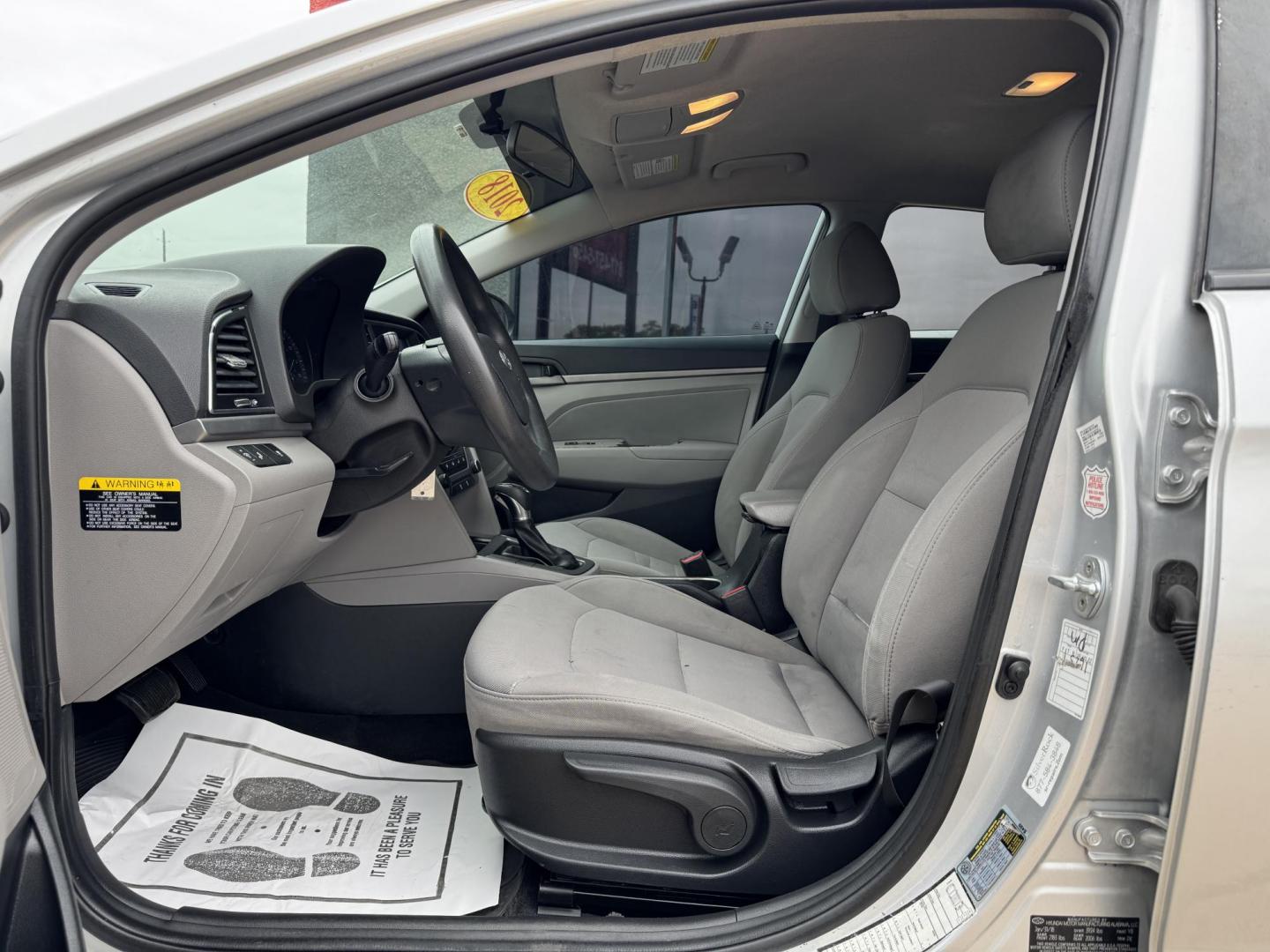 2018 SILVER /Gray HYUNDAI ELANTRA Limited 4dr Sedan (5NPD84LF7JH) with an 2.0L I4 engine, Automatic 6-Speed transmission, located at 5900 E. Lancaster Ave., Fort Worth, TX, 76112, (817) 457-5456, 0.000000, 0.000000 - This is a 2018 Hyundai Elantra Limited 4dr Sedan that is in excellent condition. There are no dents or scratches. The interior is clean with no rips or tears or stains. All power windows, door locks and seats. Ice cold AC for those hot Texas summer days. It is equipped with a CD player, AM/FM radio, - Photo#8