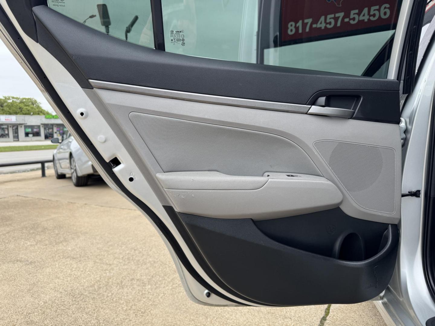 2018 SILVER /Gray HYUNDAI ELANTRA Limited 4dr Sedan (5NPD84LF7JH) with an 2.0L I4 engine, Automatic 6-Speed transmission, located at 5900 E. Lancaster Ave., Fort Worth, TX, 76112, (817) 457-5456, 0.000000, 0.000000 - This is a 2018 Hyundai Elantra Limited 4dr Sedan that is in excellent condition. There are no dents or scratches. The interior is clean with no rips or tears or stains. All power windows, door locks and seats. Ice cold AC for those hot Texas summer days. It is equipped with a CD player, AM/FM radio, - Photo#10