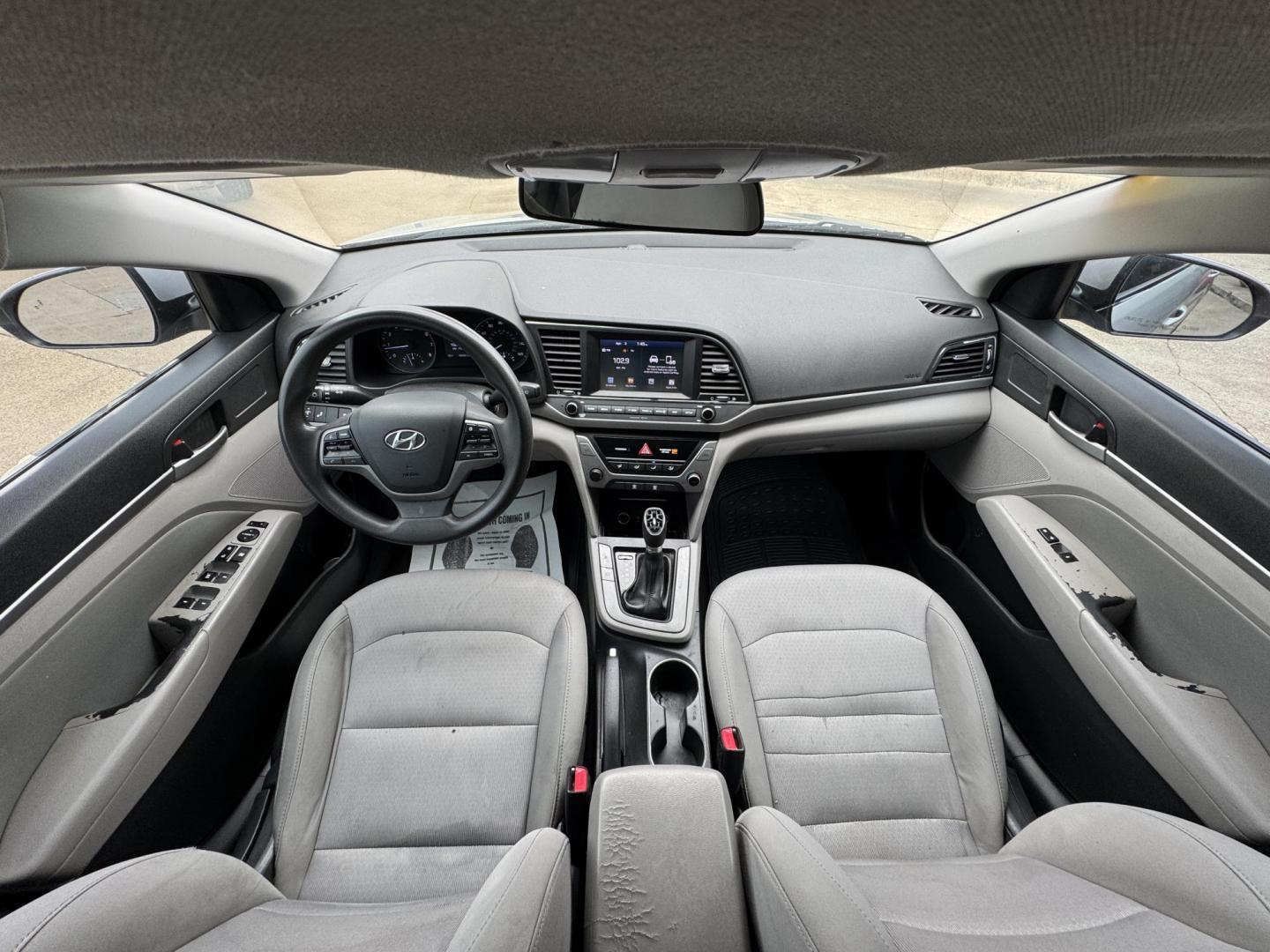 2018 SILVER /Gray HYUNDAI ELANTRA Limited 4dr Sedan (5NPD84LF7JH) with an 2.0L I4 engine, Automatic 6-Speed transmission, located at 5900 E. Lancaster Ave., Fort Worth, TX, 76112, (817) 457-5456, 0.000000, 0.000000 - This is a 2018 Hyundai Elantra Limited 4dr Sedan that is in excellent condition. There are no dents or scratches. The interior is clean with no rips or tears or stains. All power windows, door locks and seats. Ice cold AC for those hot Texas summer days. It is equipped with a CD player, AM/FM radio, - Photo#17